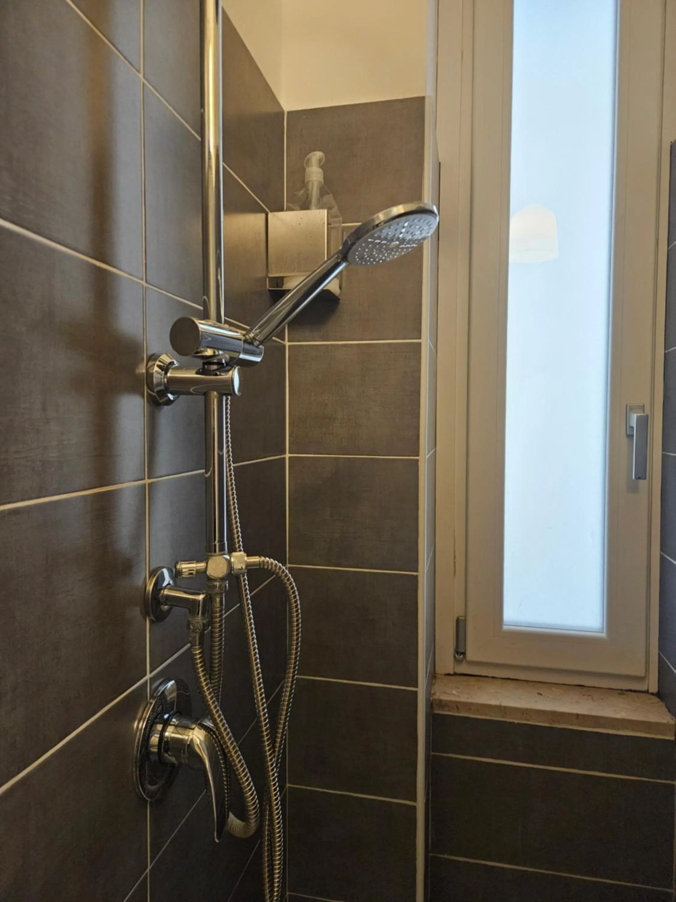 Shower in B&B Via Nazionale