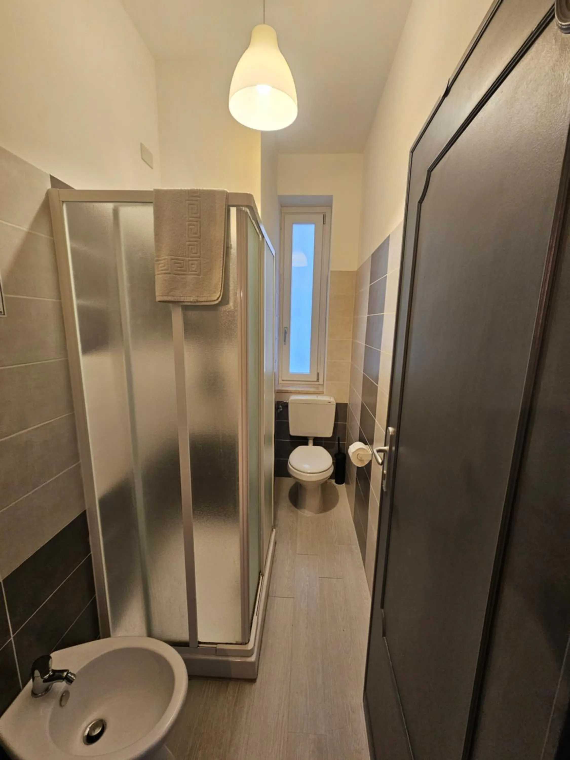 Shower in B&B Via Nazionale