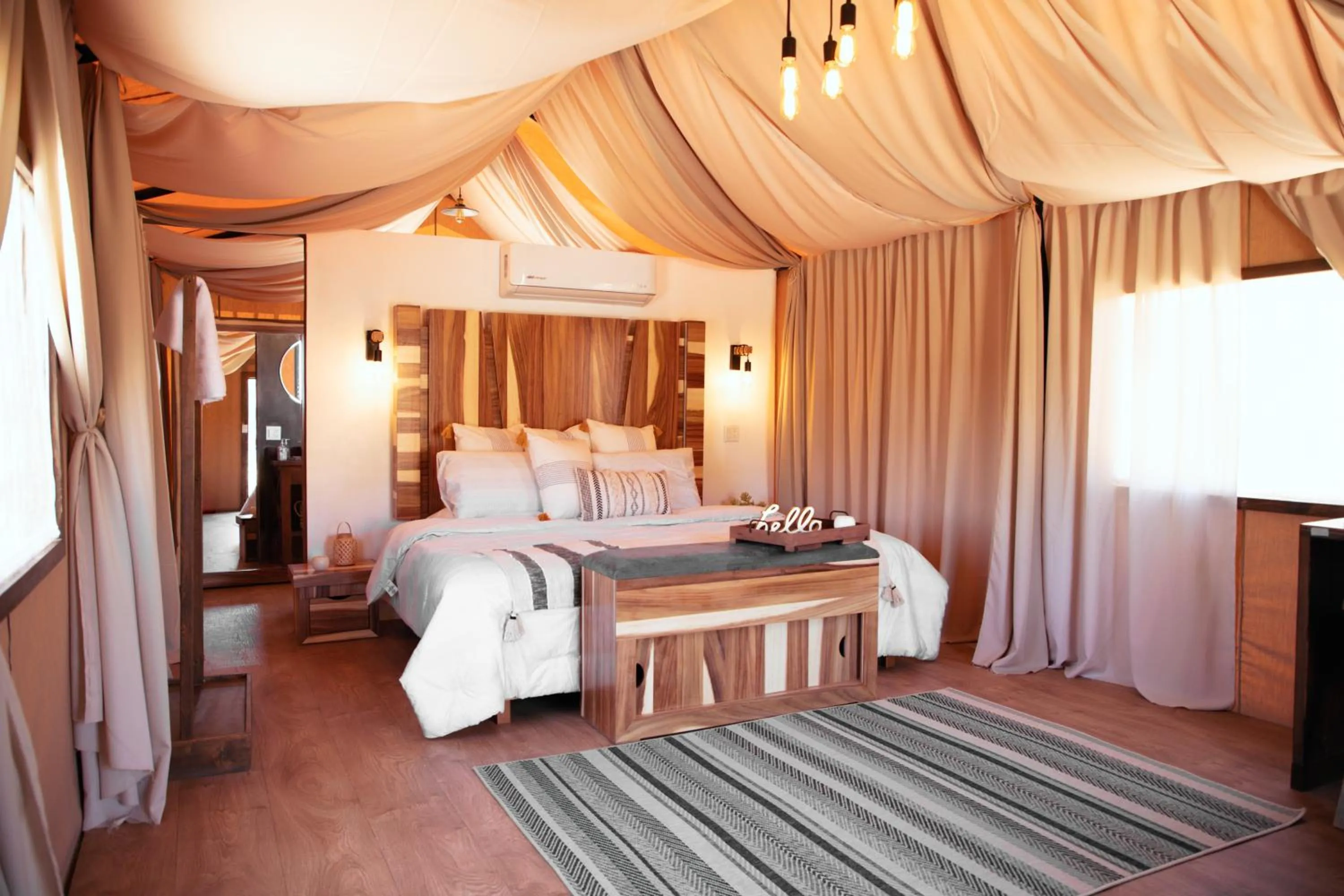 Photo of the whole room, Bed in Indomito Resort & Hotel Boutique