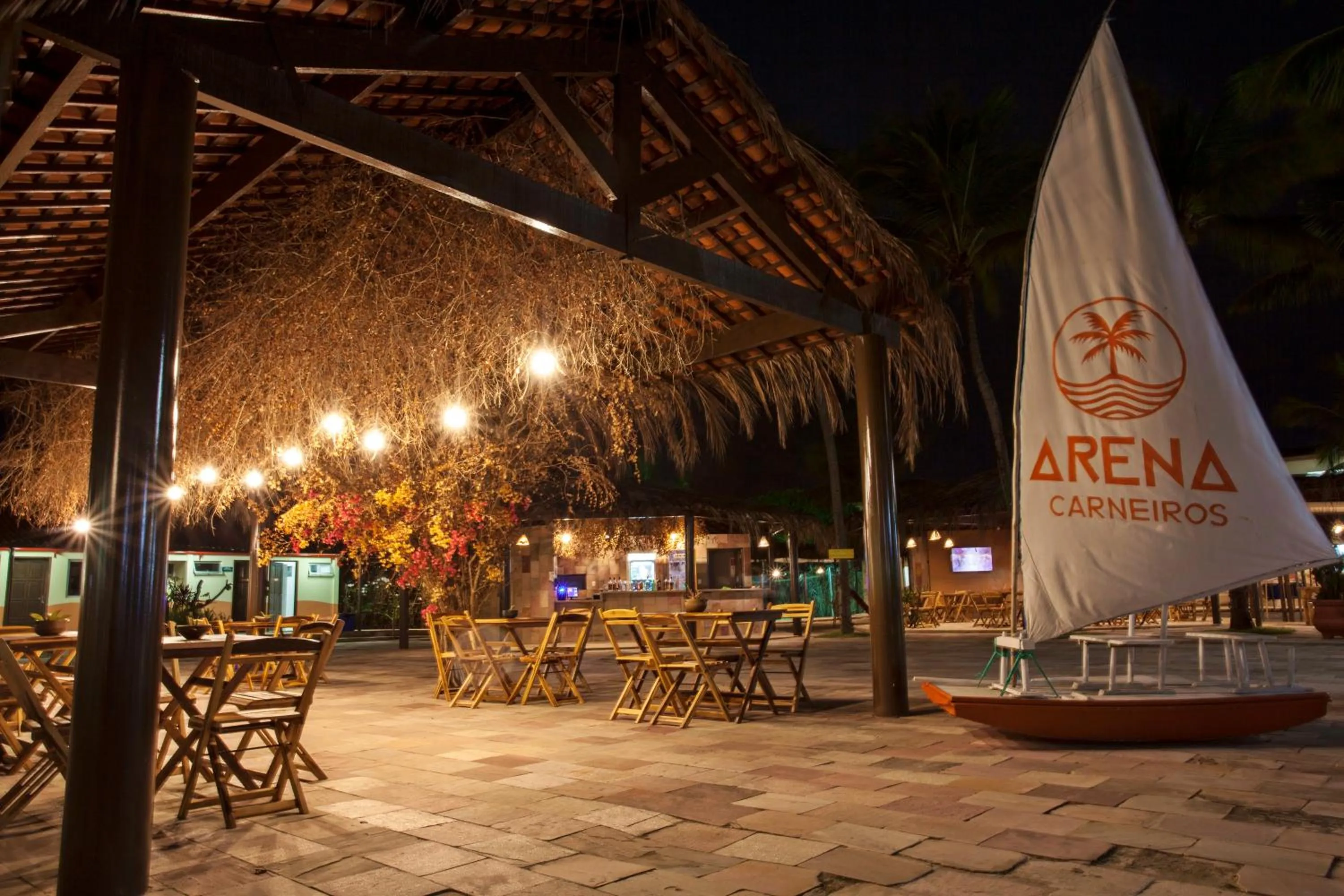 Property building in Arena Carneiros Hotel by AFT