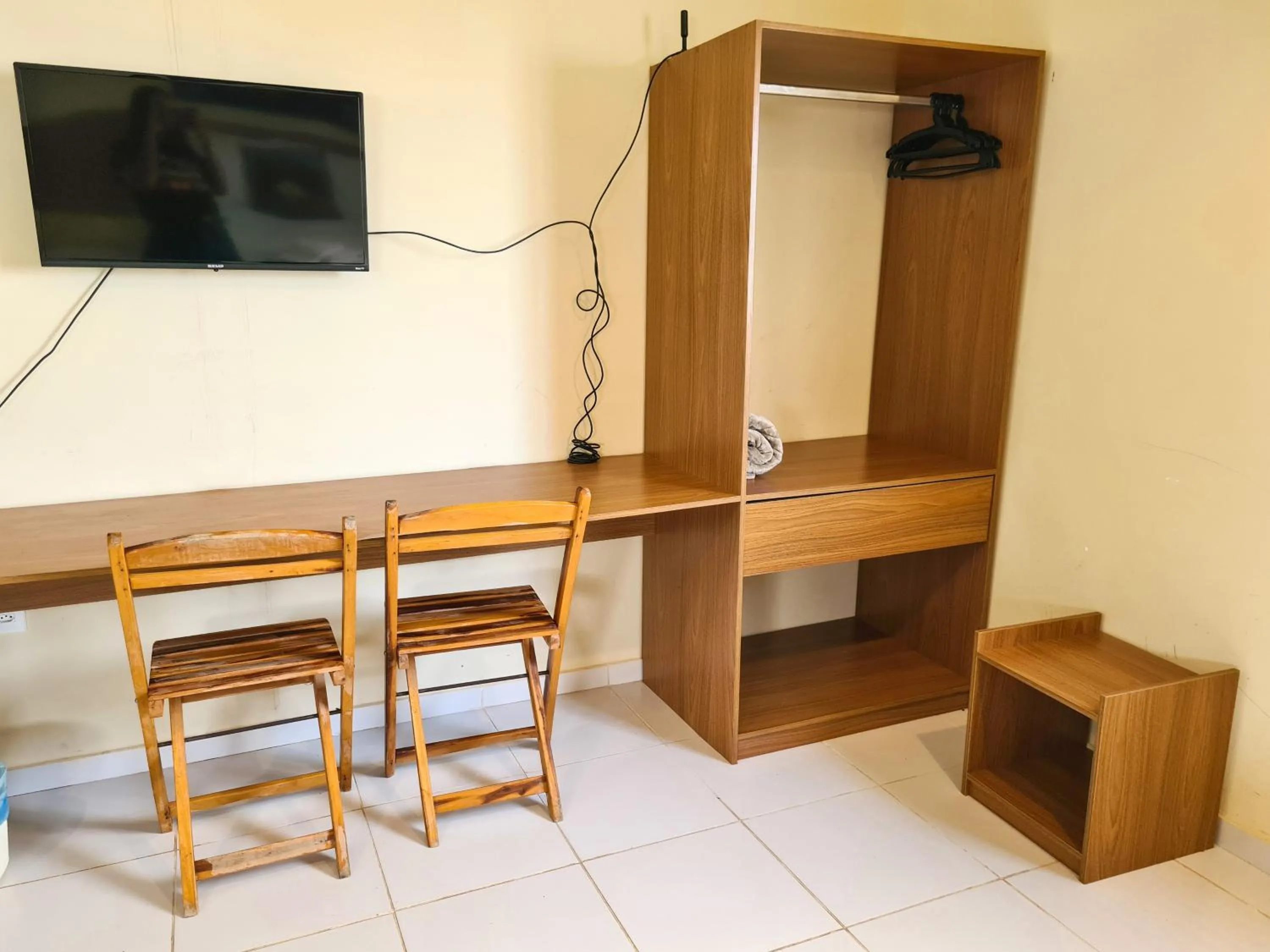 TV and multimedia in Arena Carneiros Hotel by AFT