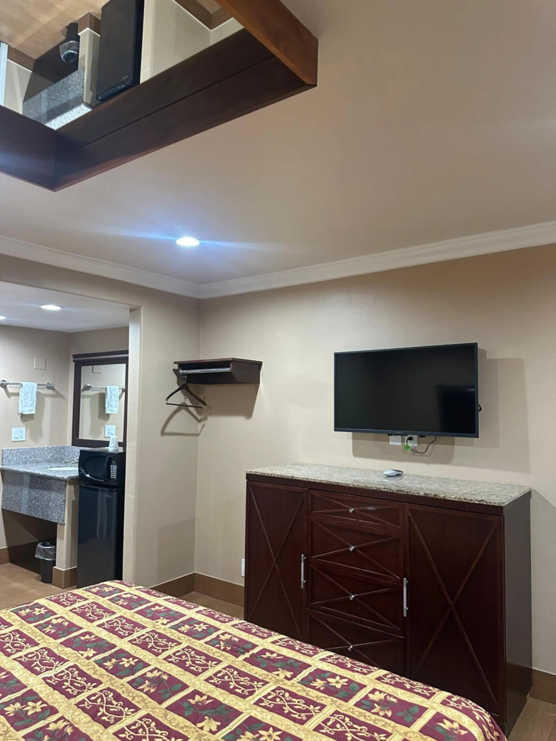 TV and multimedia, Bed in Stardust inn