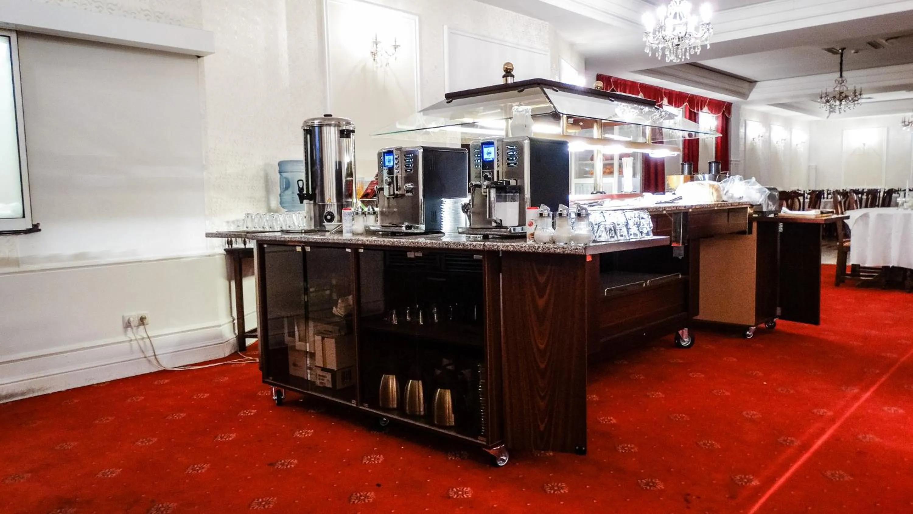 Restaurant/places to eat in Hotel Europa