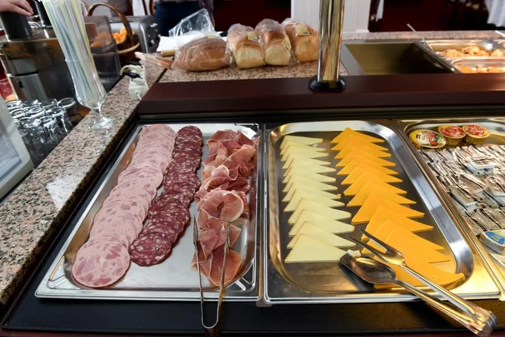 Restaurant/places to eat in Hotel Europa