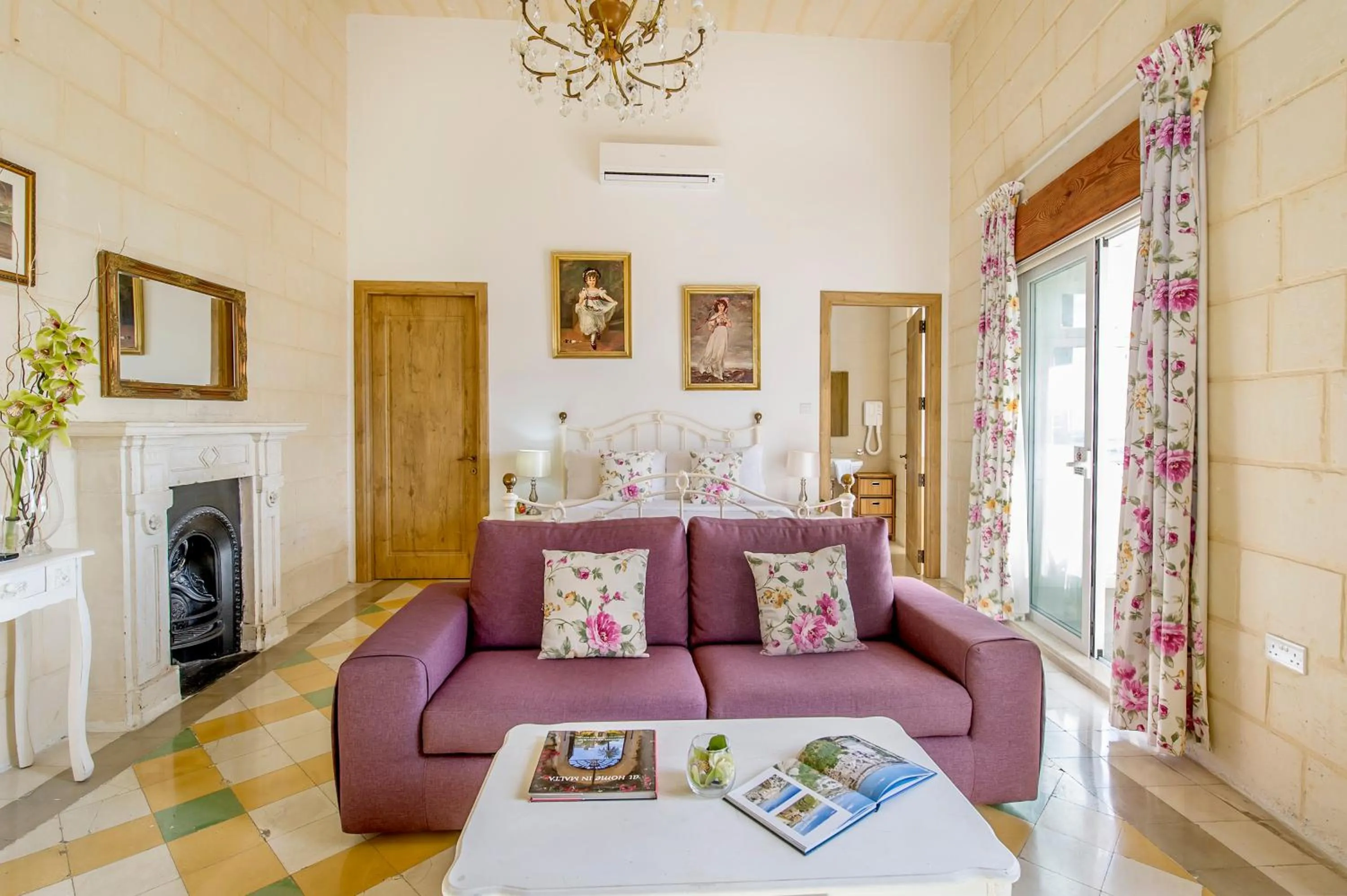 Photo of the whole room in Point de vue Guesthouse