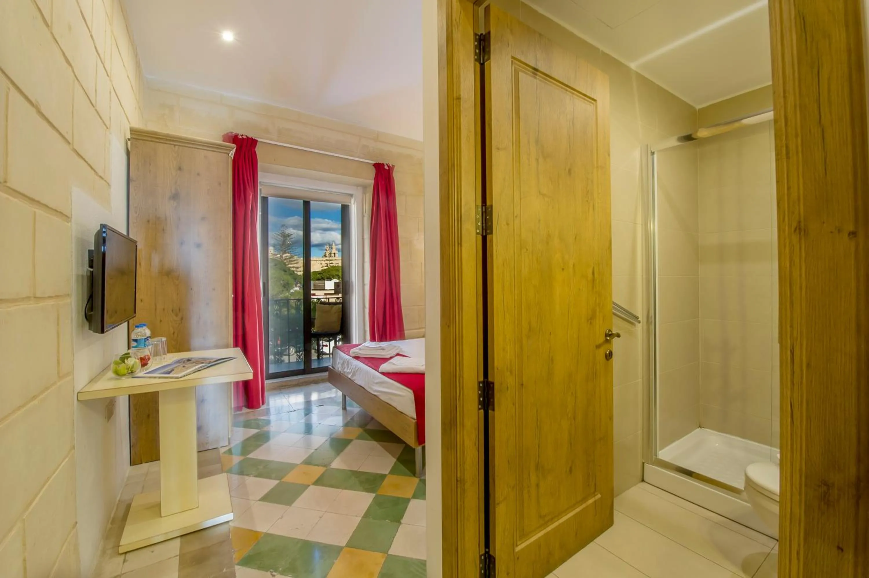 Photo of the whole room, Bed in Point de vue Guesthouse