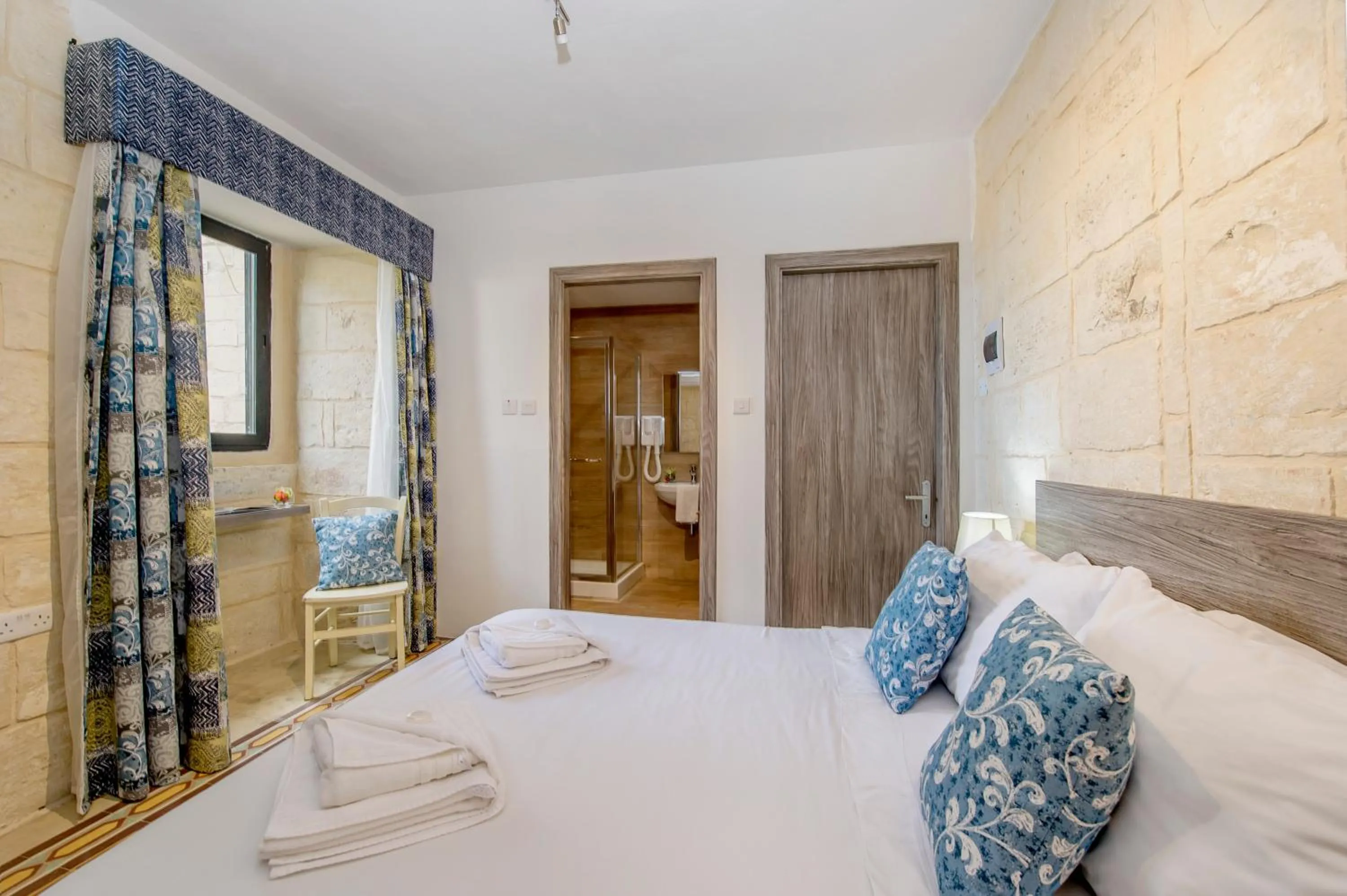 Photo of the whole room, Bed in Point de vue Guesthouse