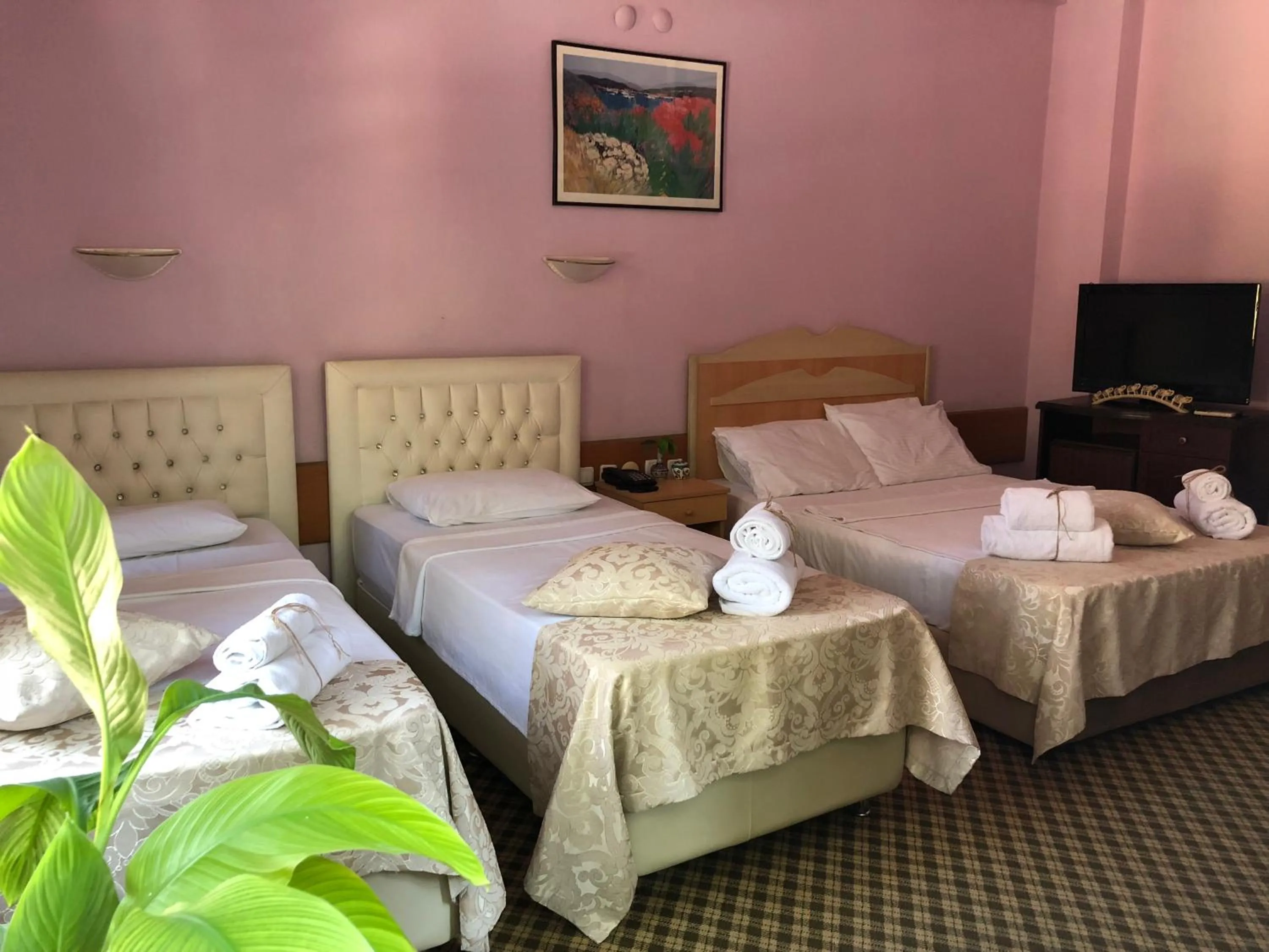 Shower in Hotel Karyatit Kaleici