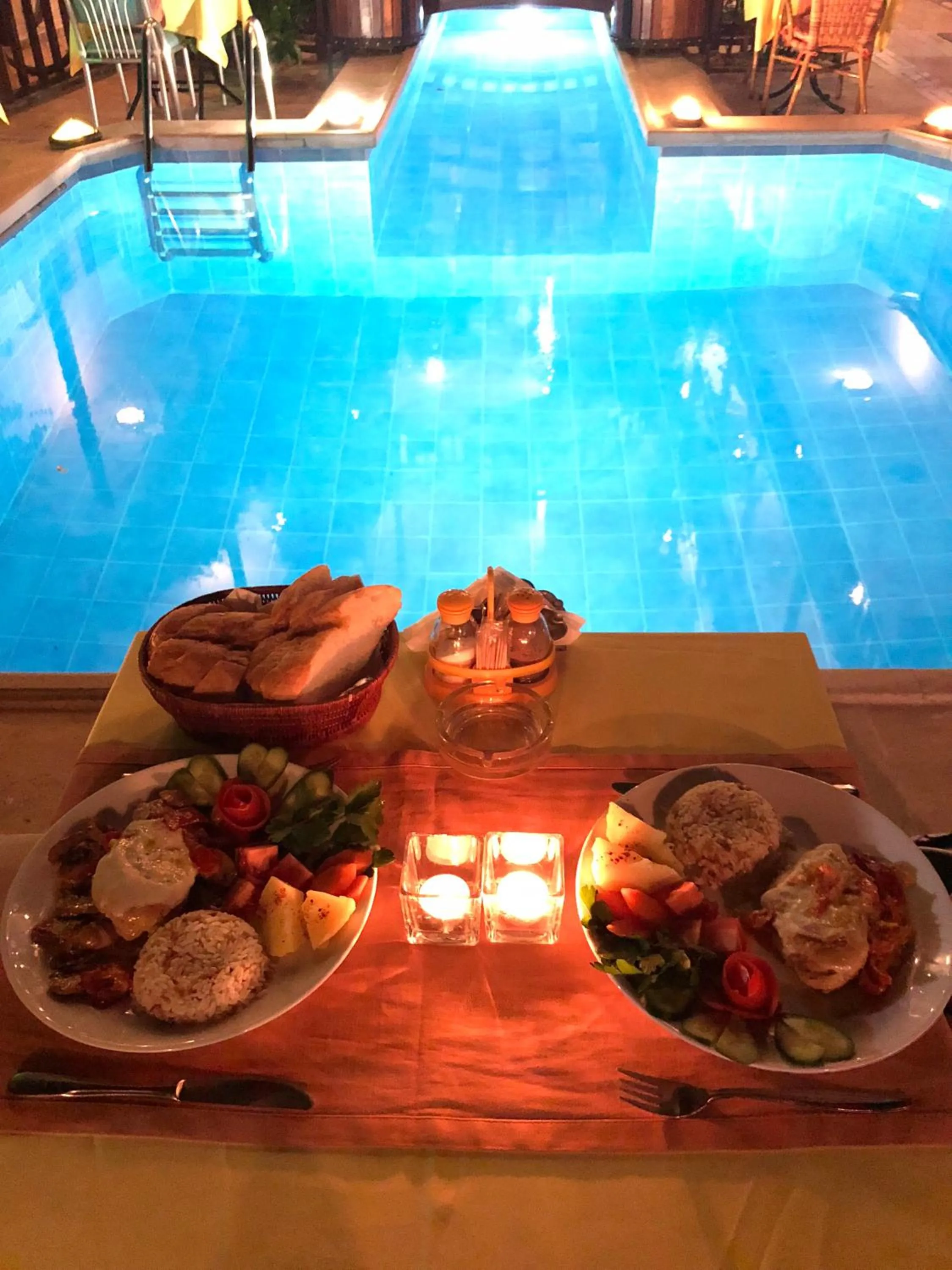 Restaurant/places to eat in Hotel Karyatit Kaleici