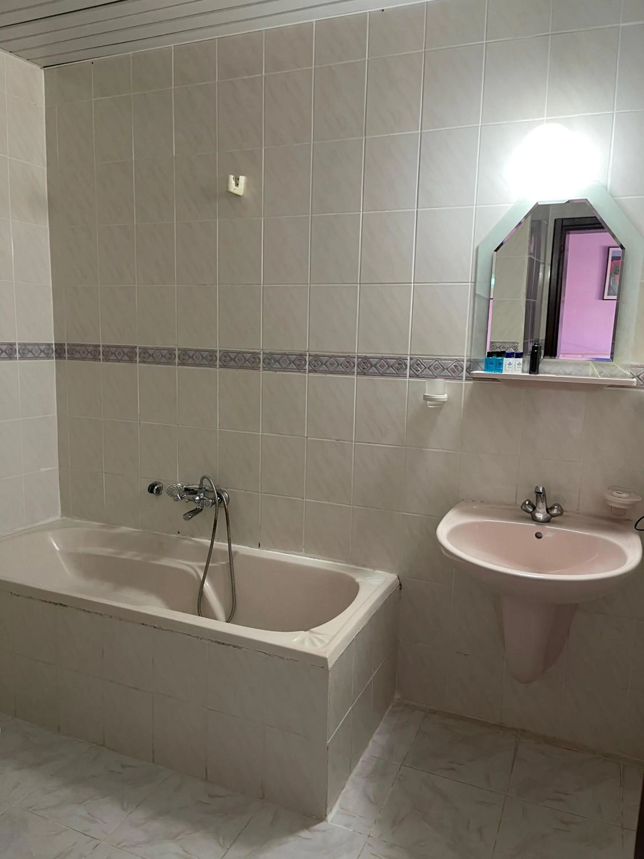 Toilet in Hotel Karyatit Kaleici