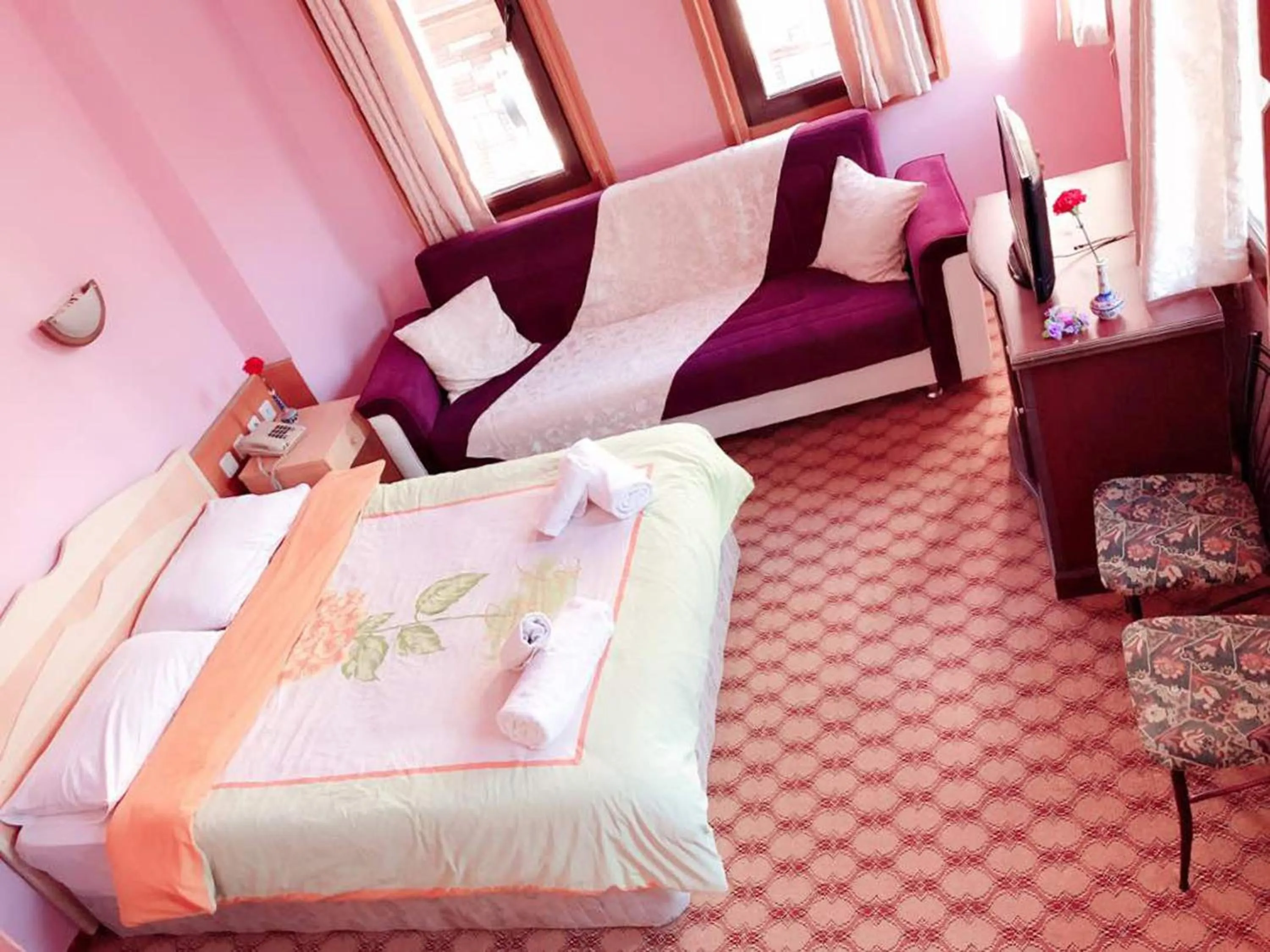 Shower in Hotel Karyatit Kaleici