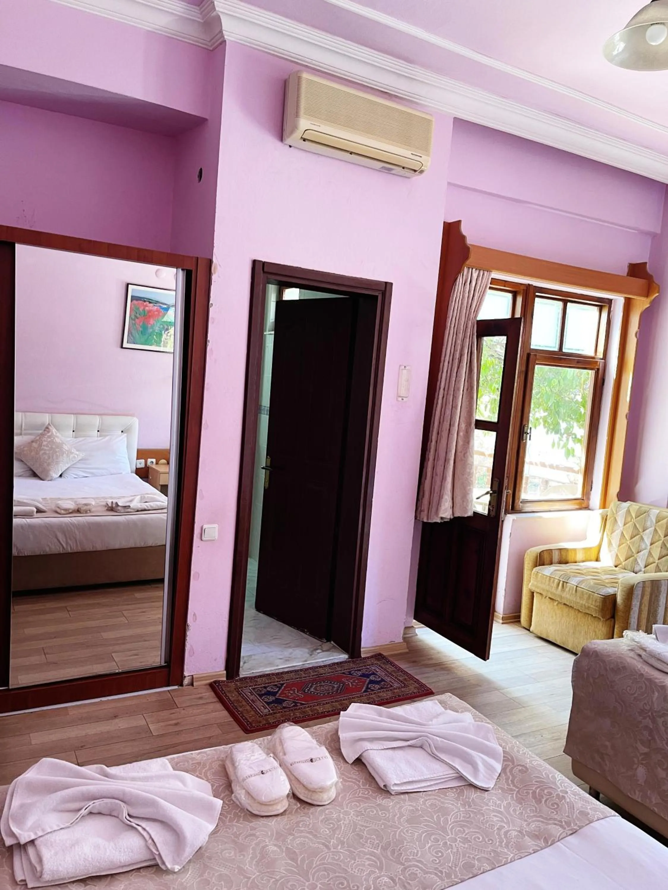 Bed in Hotel Karyatit Kaleici