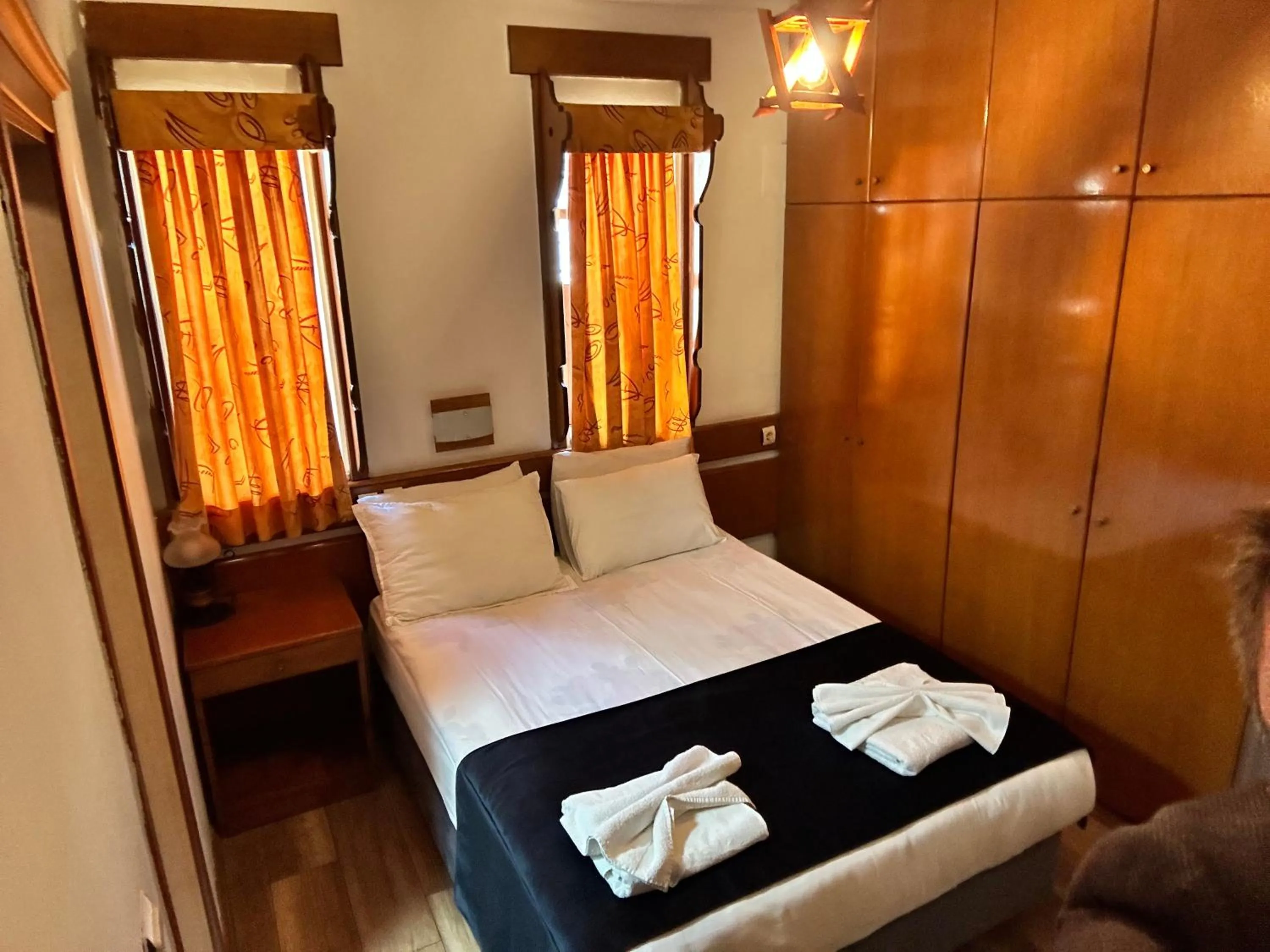 Bedroom in Hotel Karyatit Kaleici