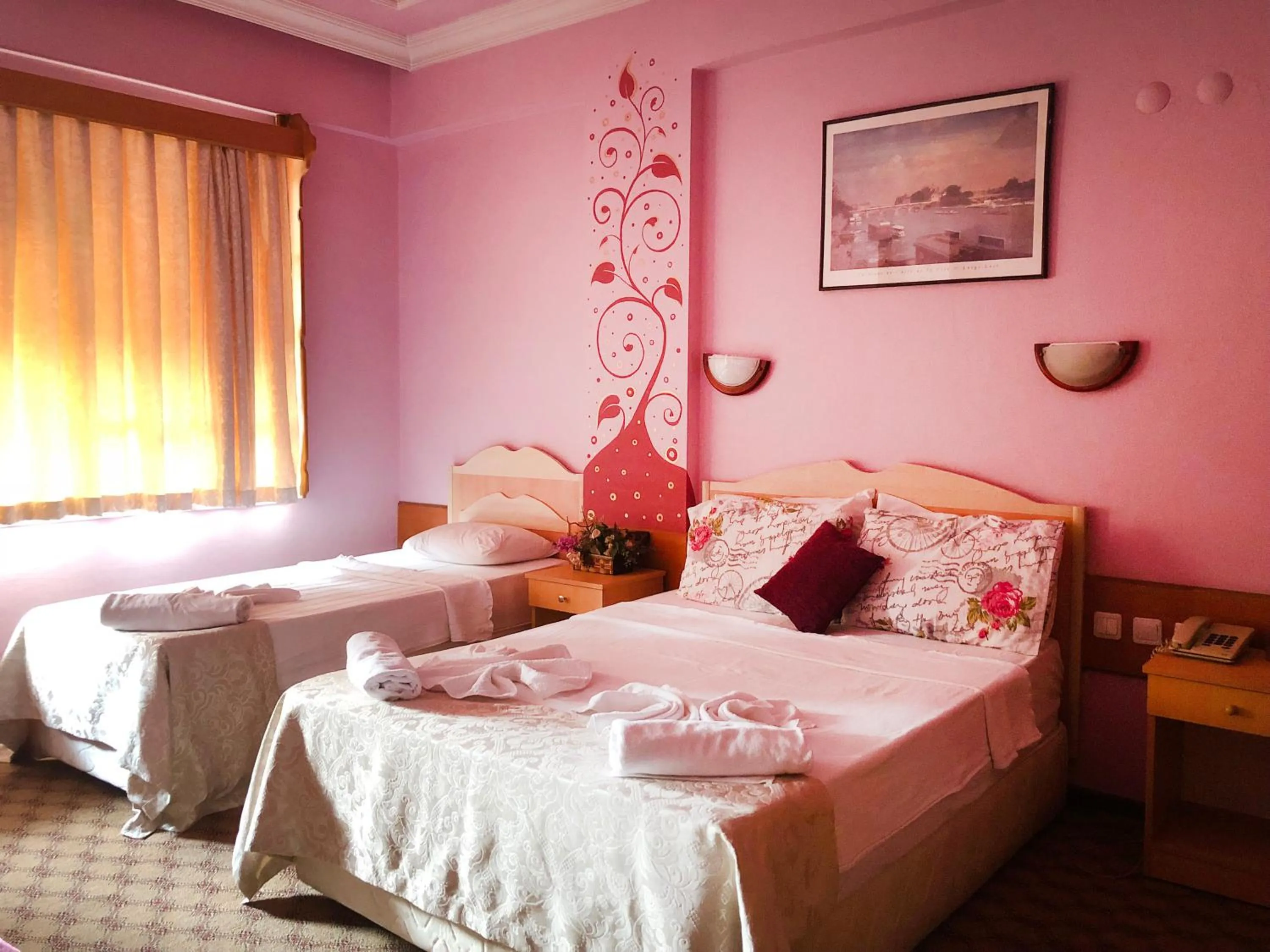 Shower in Hotel Karyatit Kaleici