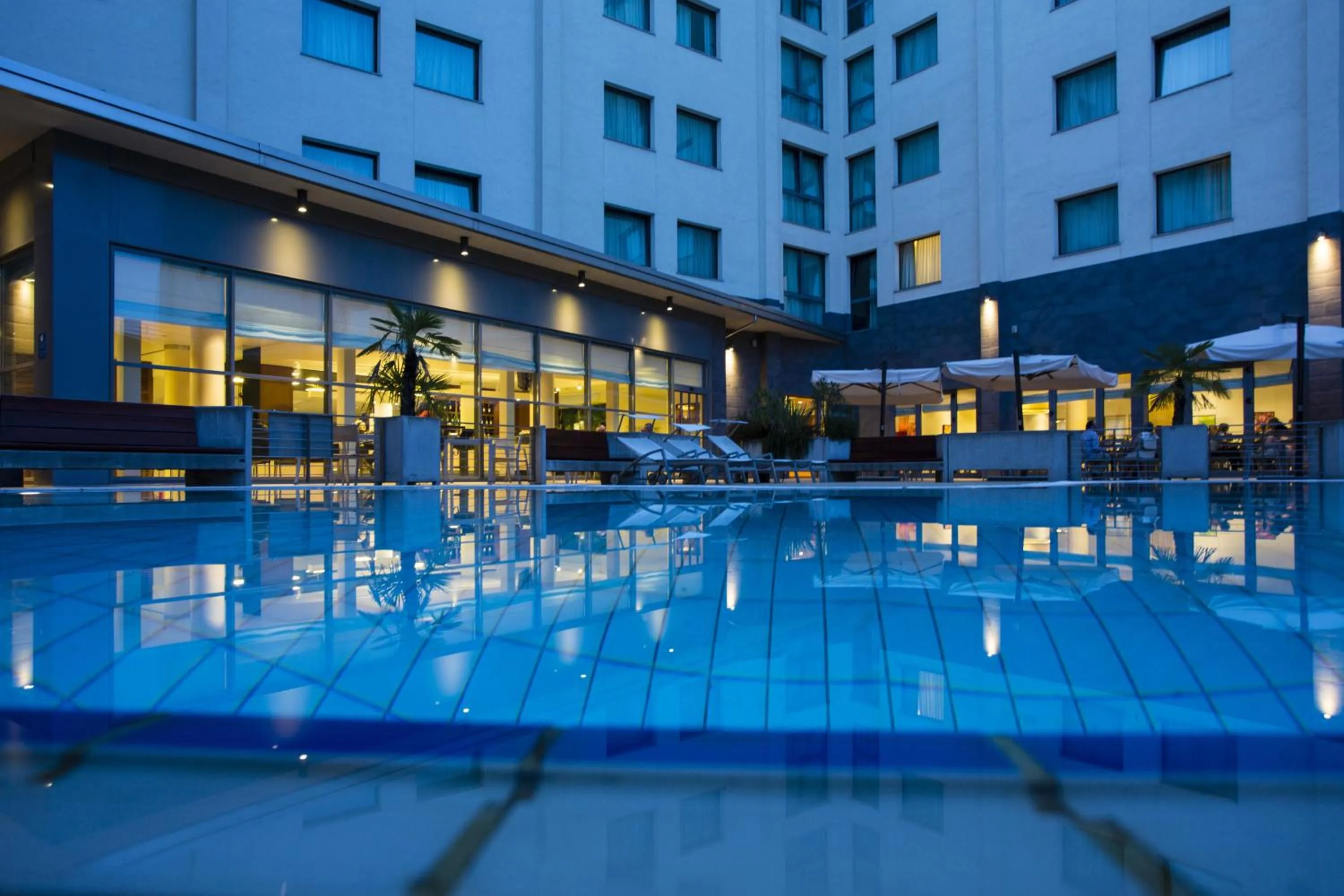 Swimming pool in Novotel Milano Malpensa Aeroporto