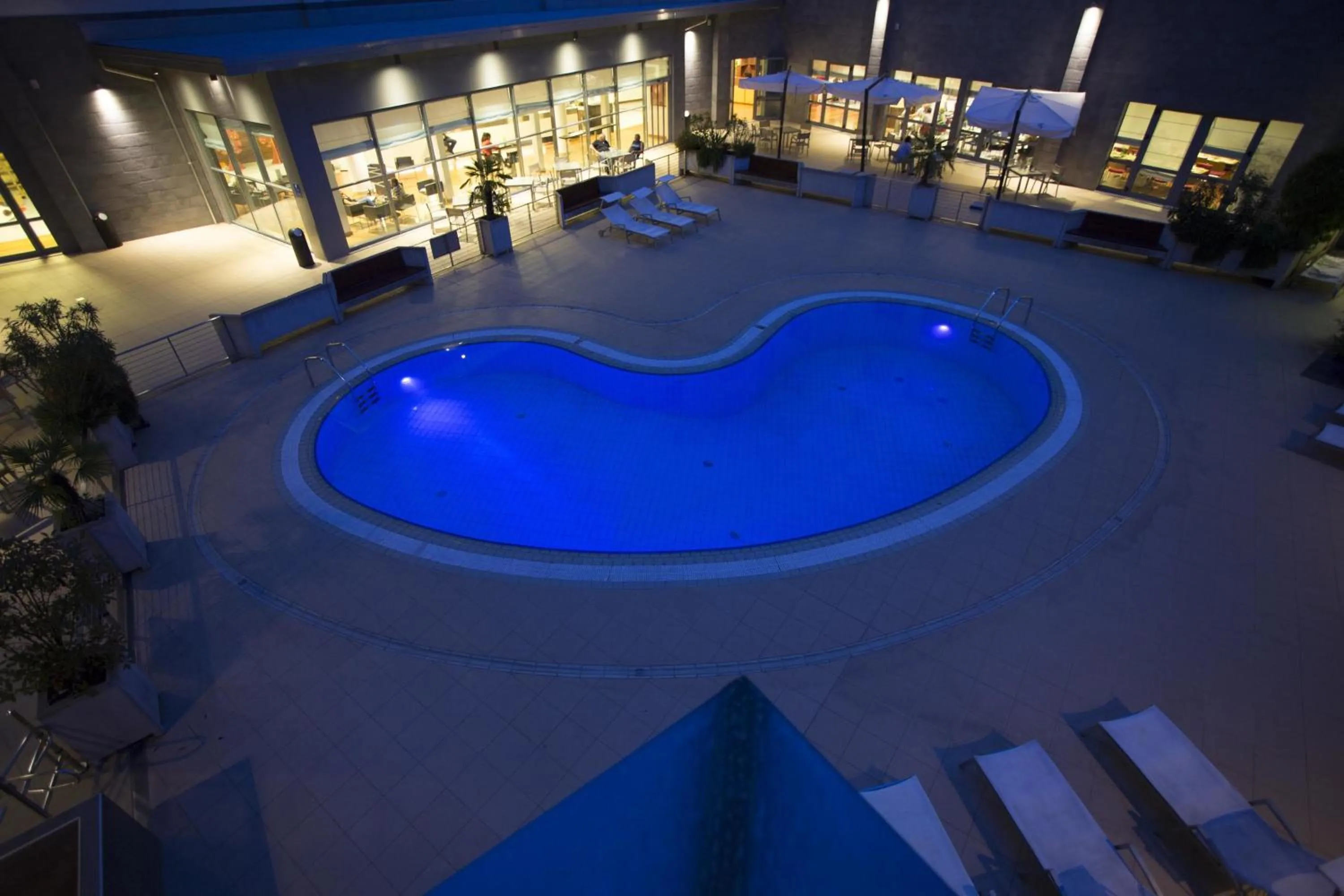 Swimming pool in Novotel Milano Malpensa Aeroporto