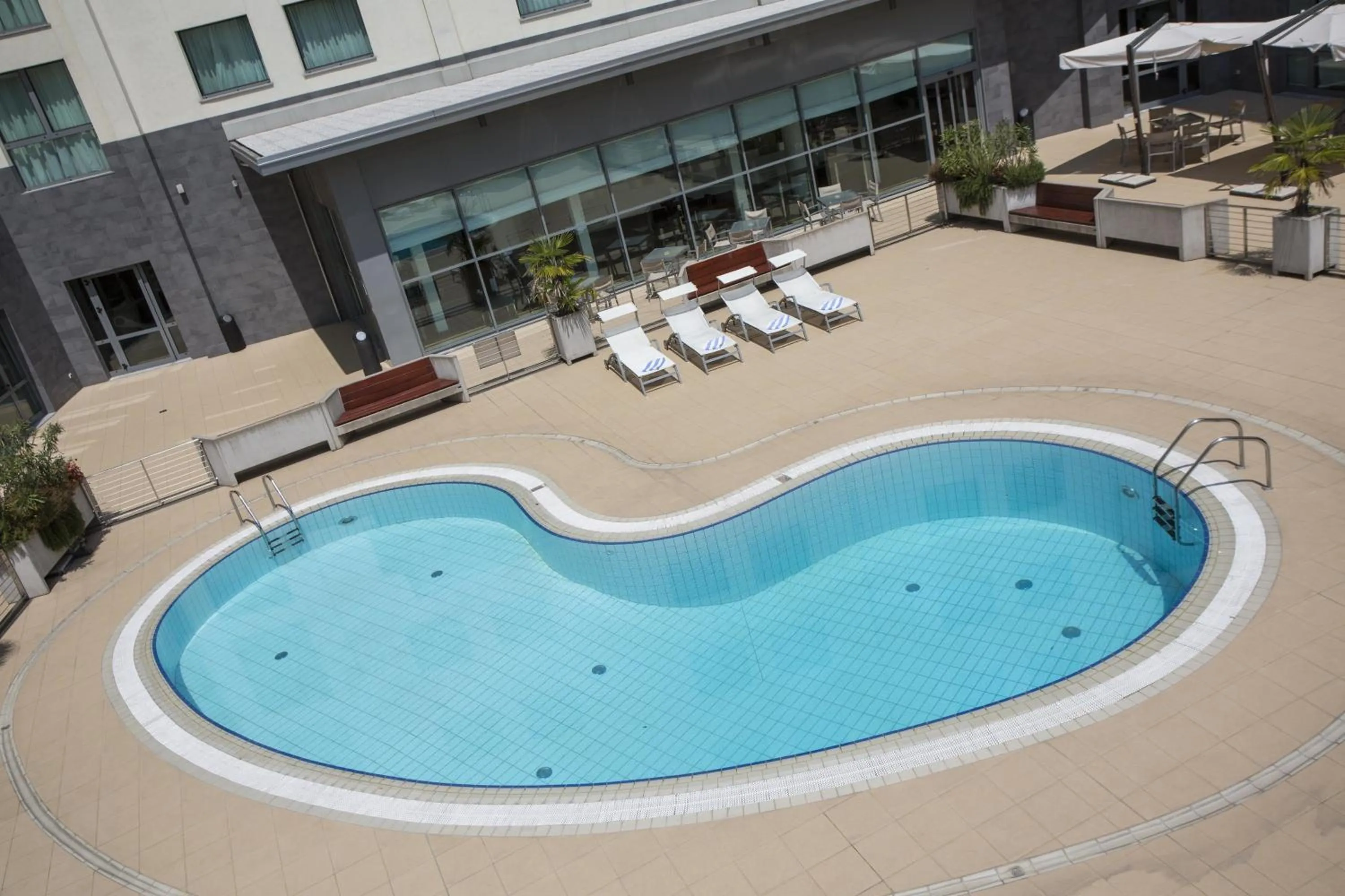 Swimming pool in Novotel Milano Malpensa Aeroporto