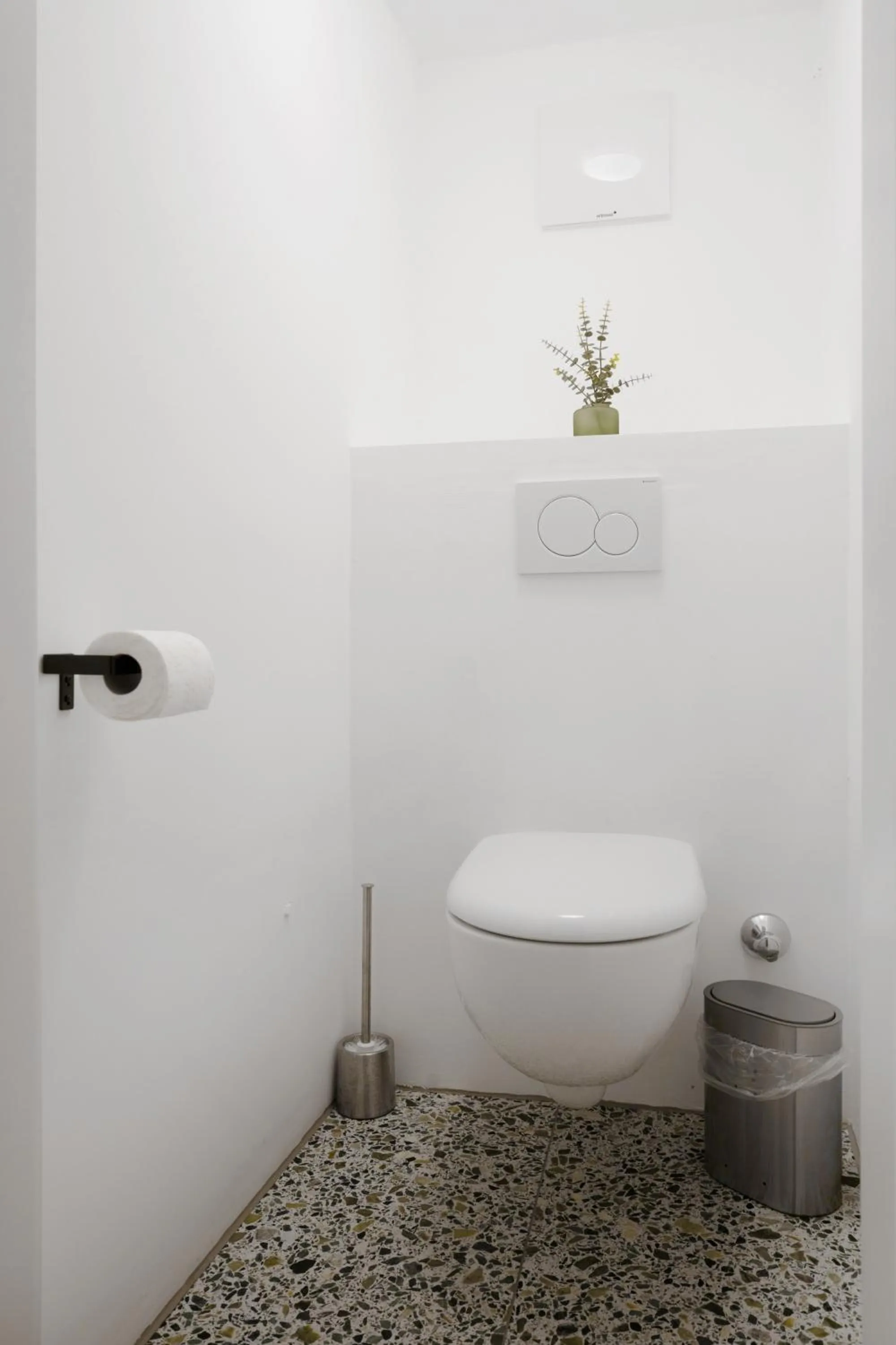 Toilet in easy-flat Hauptplatz - City Center Apartments with a Kitchen