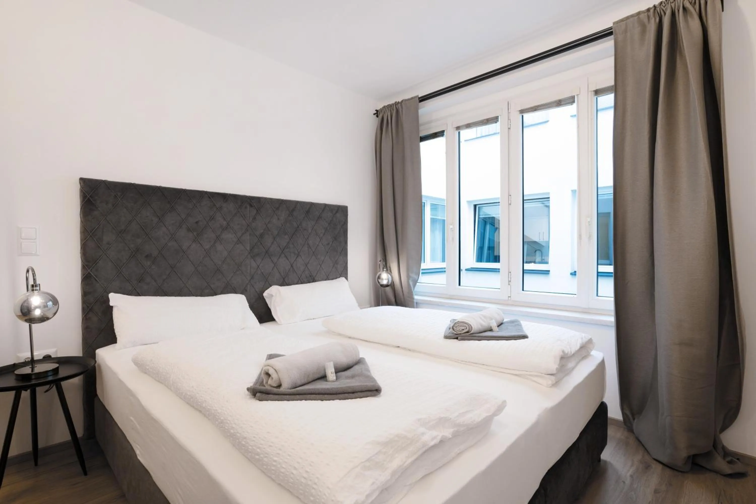 Bed in easy-flat Hauptplatz - City Center Apartments with a Kitchen