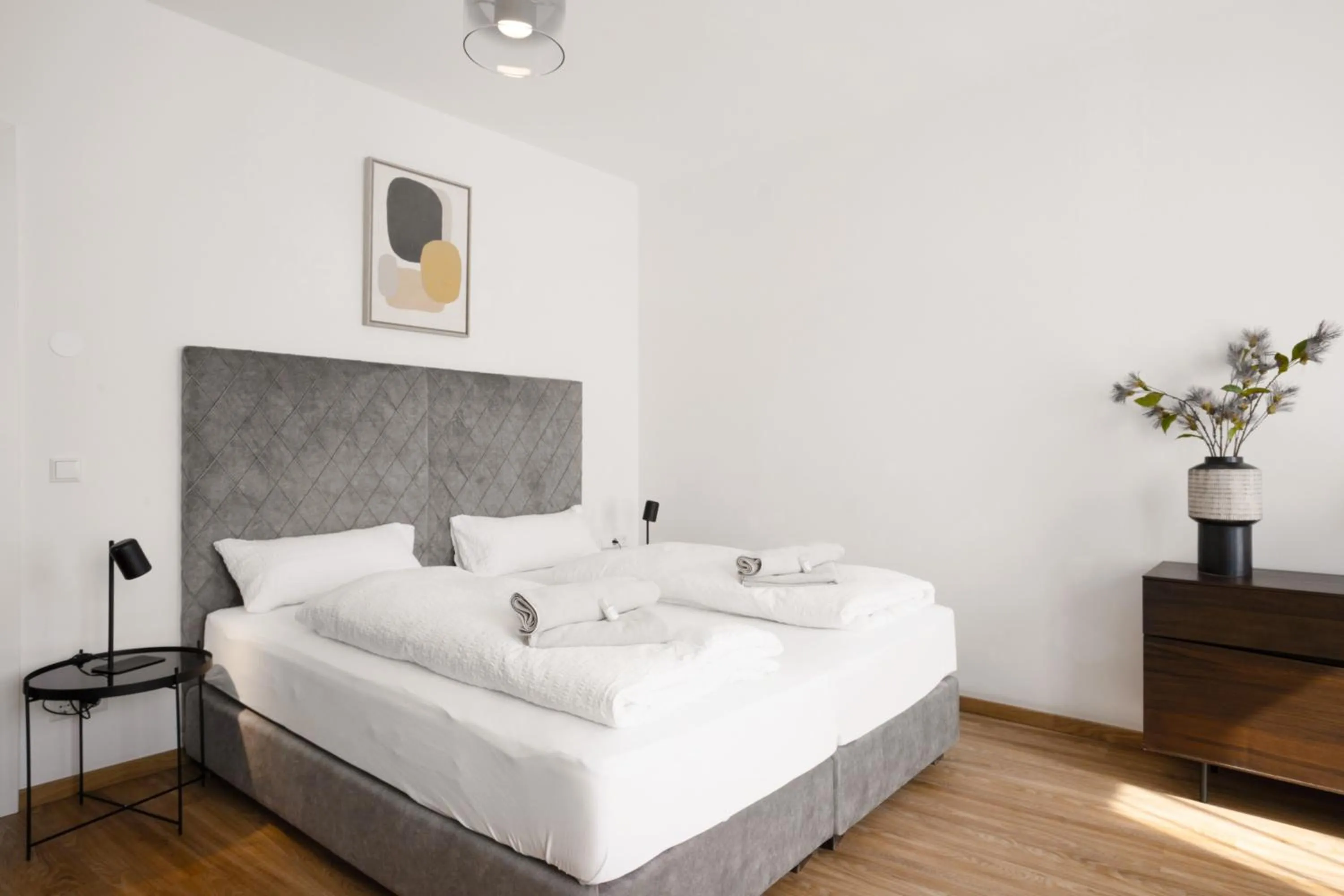 Bed in easy-flat Hauptplatz - City Center Apartments with a Kitchen
