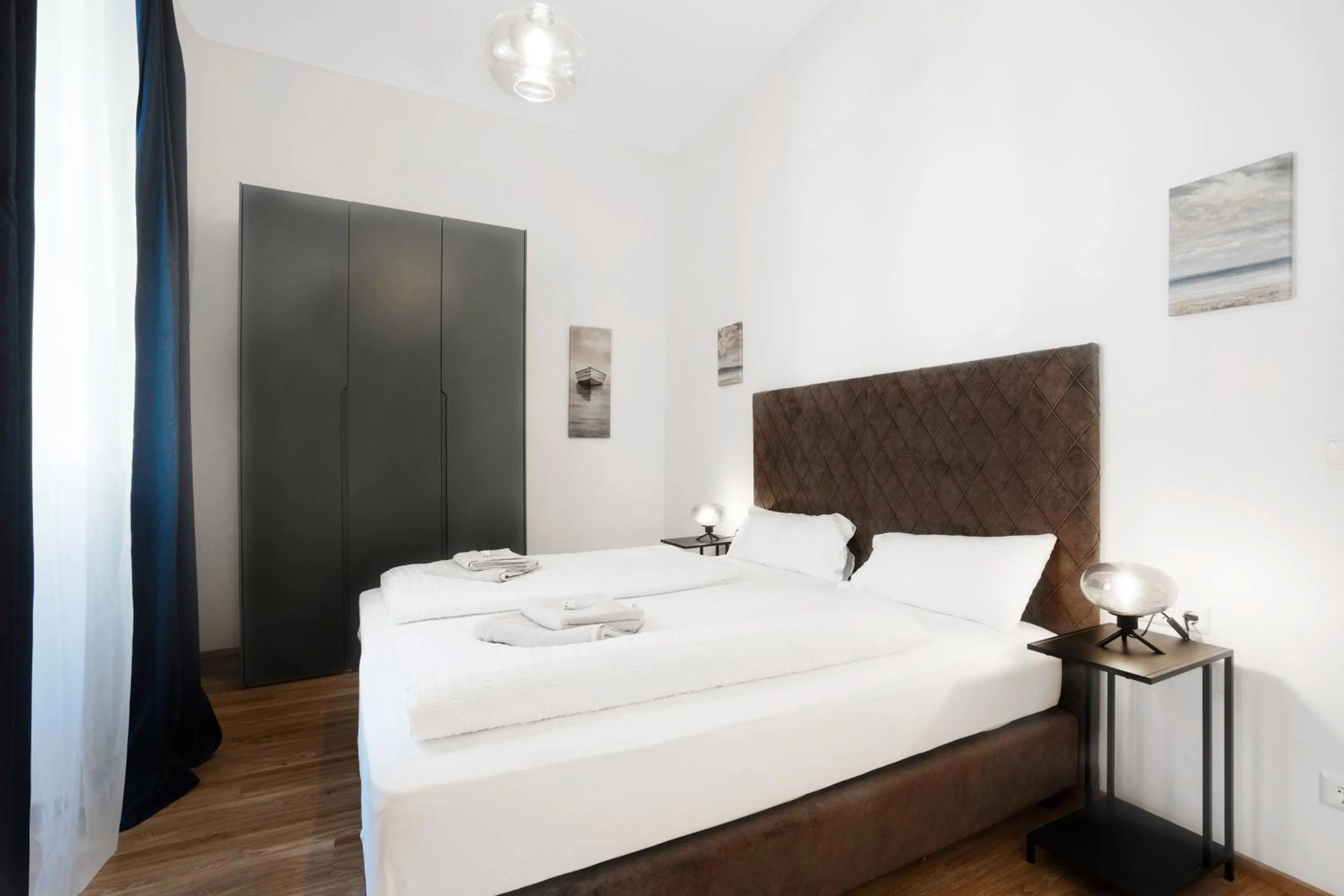 Bed in easy-flat Hauptplatz - City Center Apartments with a Kitchen