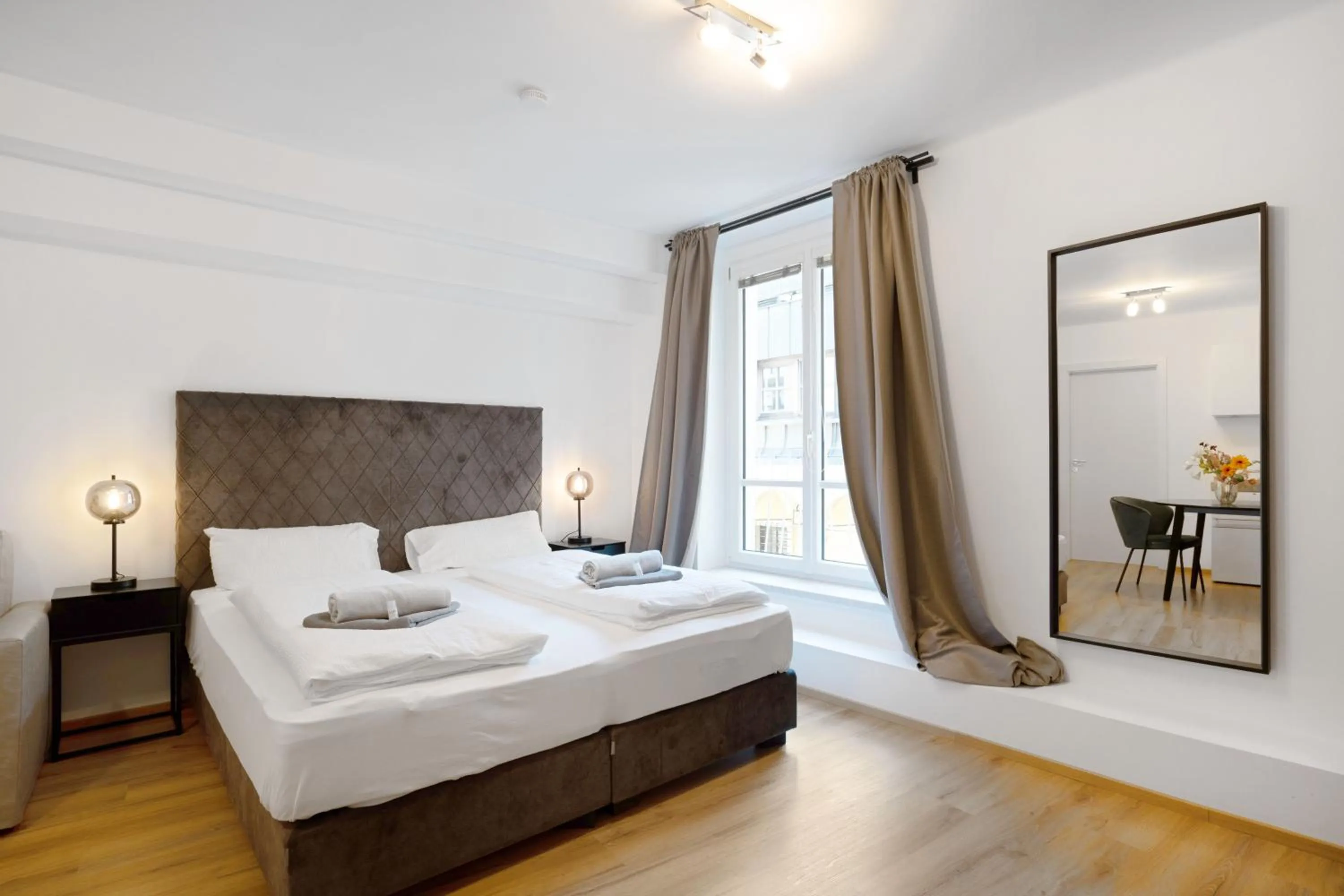 Bed in easy-flat Hauptplatz - City Center Apartments with a Kitchen