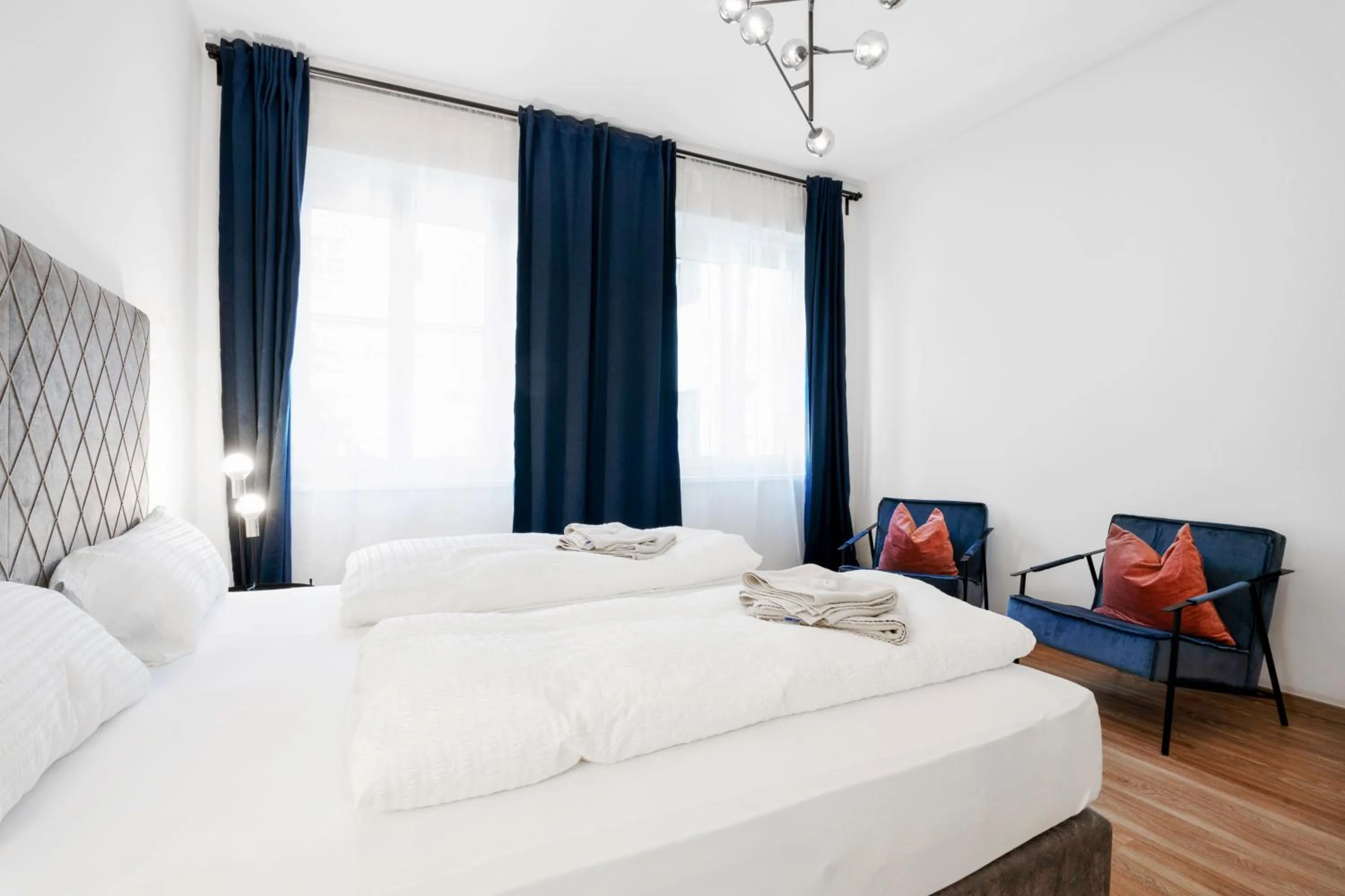 Bed in easy-flat Hauptplatz - City Center Apartments with a Kitchen