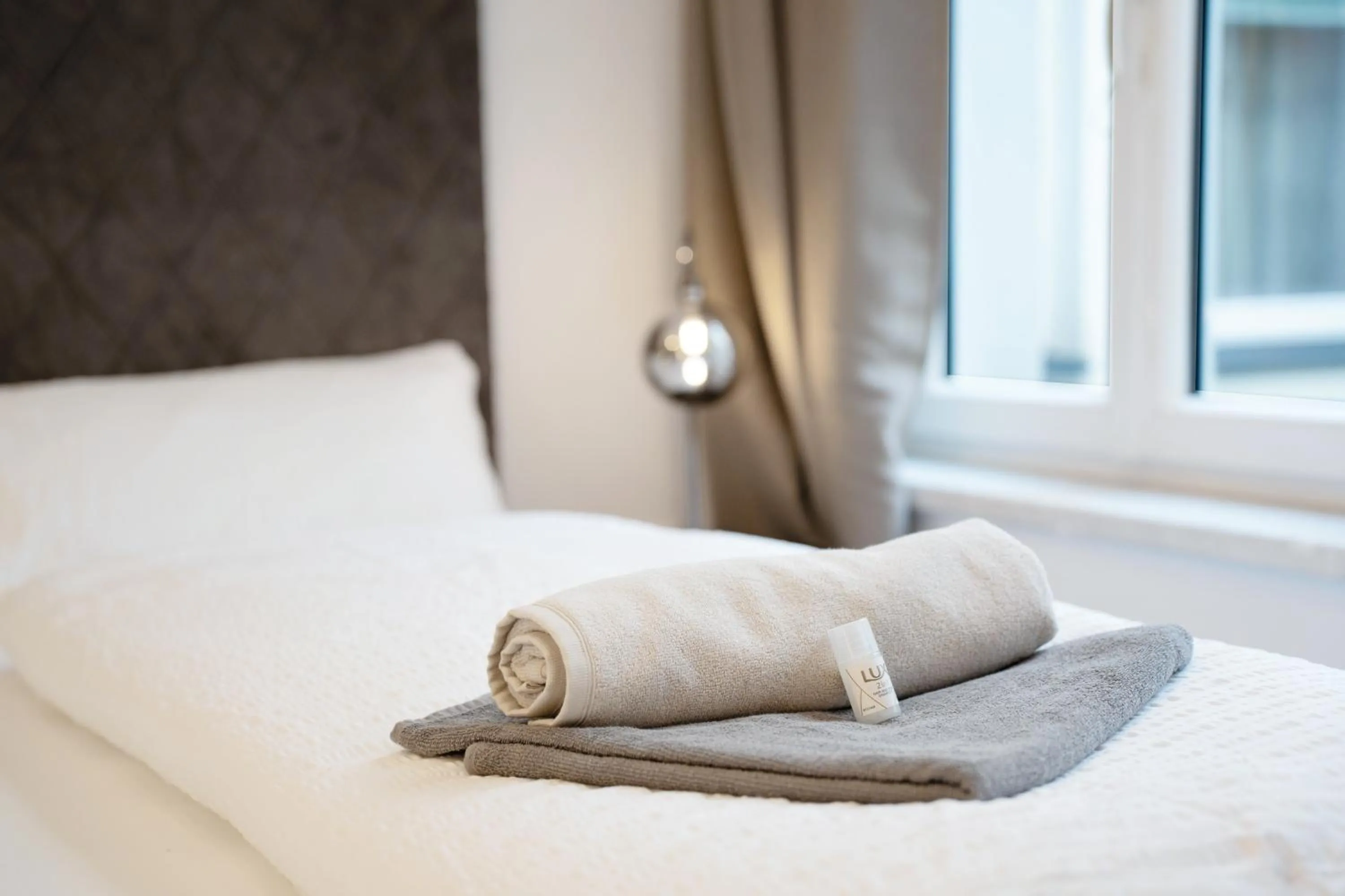 Bed in easy-flat Hauptplatz - City Center Apartments with a Kitchen