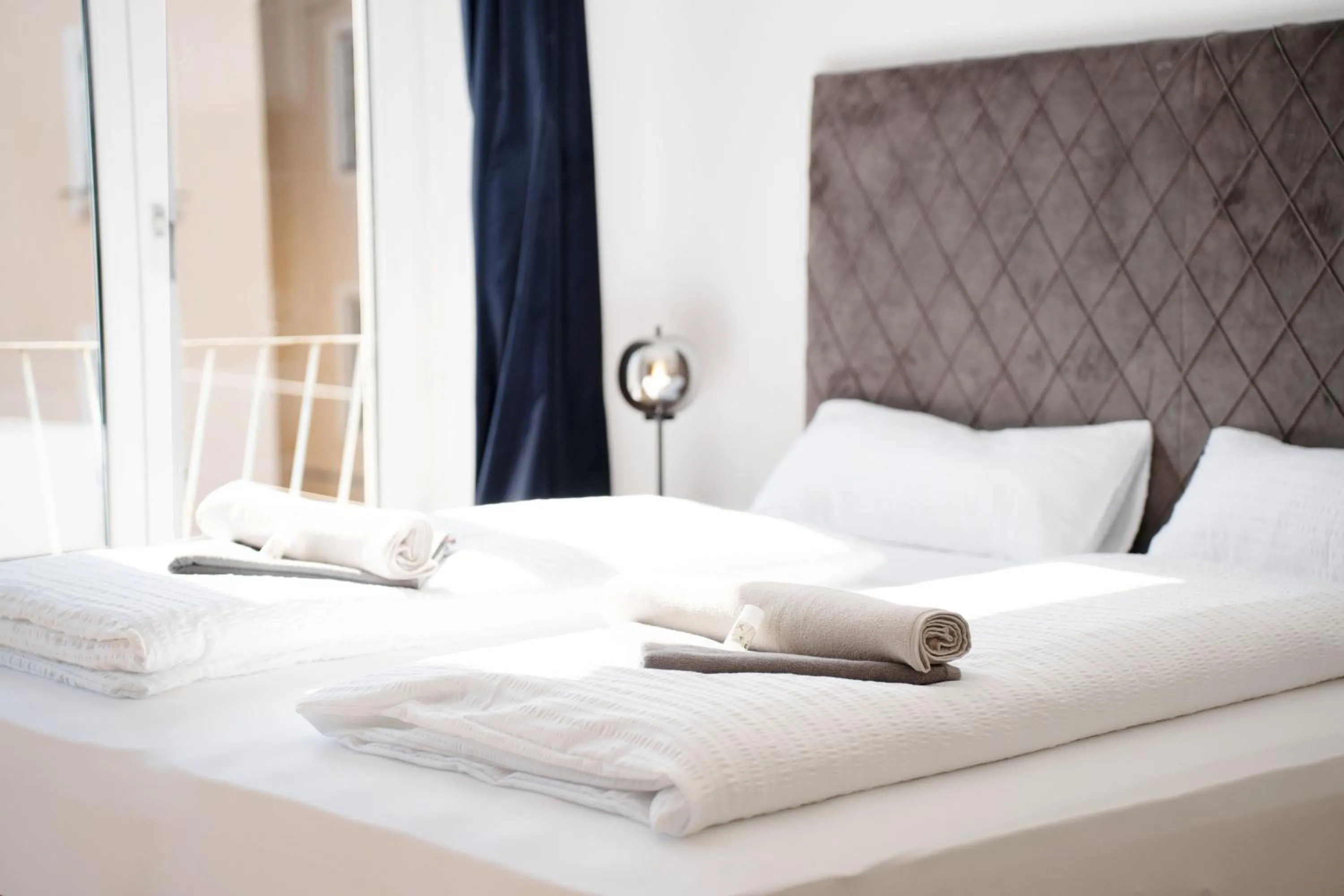 Bed in easy-flat Hauptplatz - City Center Apartments with a Kitchen