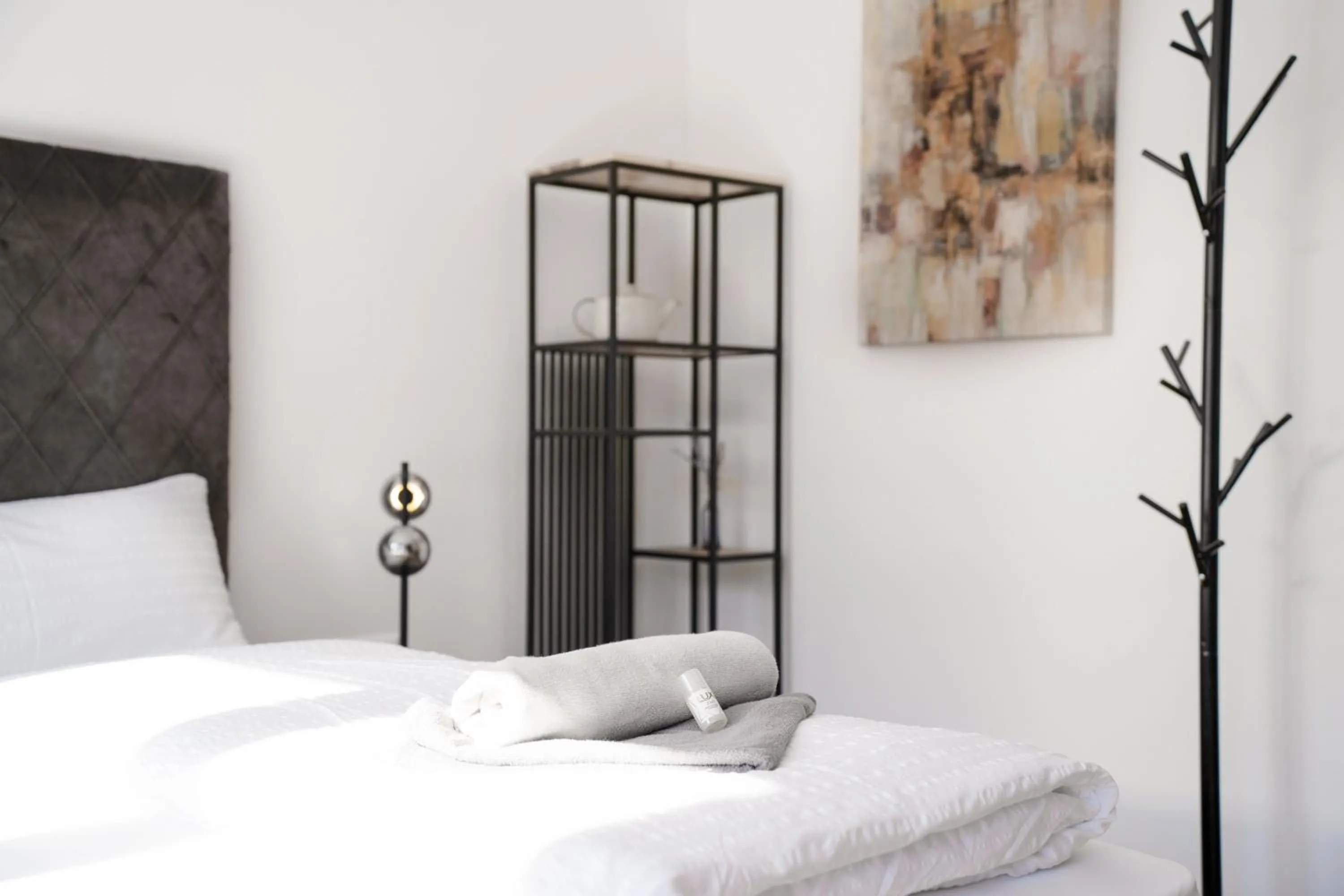 Bedroom, Bed in easy-flat Hauptplatz - City Center Apartments with a Kitchen