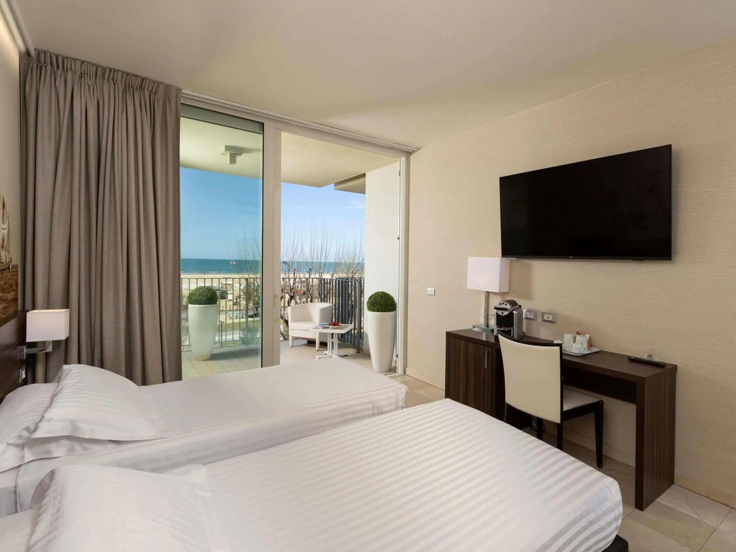 Privilege Twin Room with Balcony and Sea View - single occupancy in Mercure Rimini Lungomare Privilege Twin Room with Balcony and Sea View - single occupancy in Mercure Rimini Lungomare
