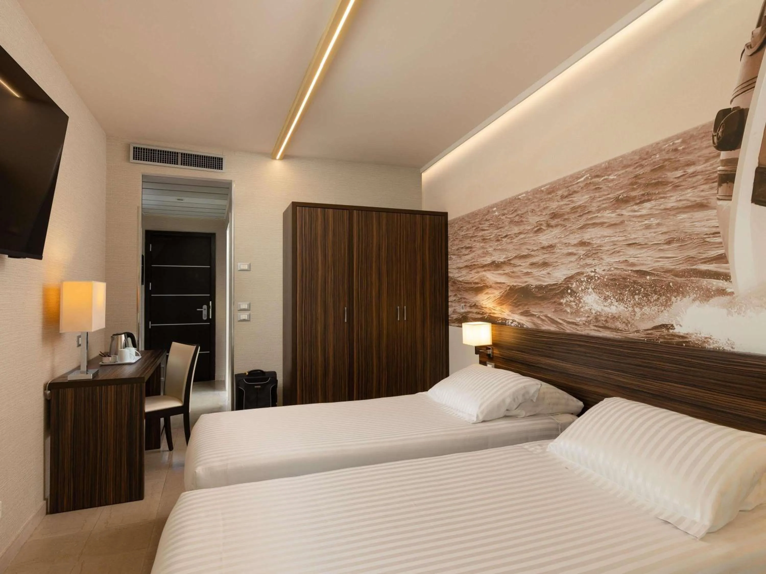 Bedroom, Bed in Mercure Rimini Lungomare