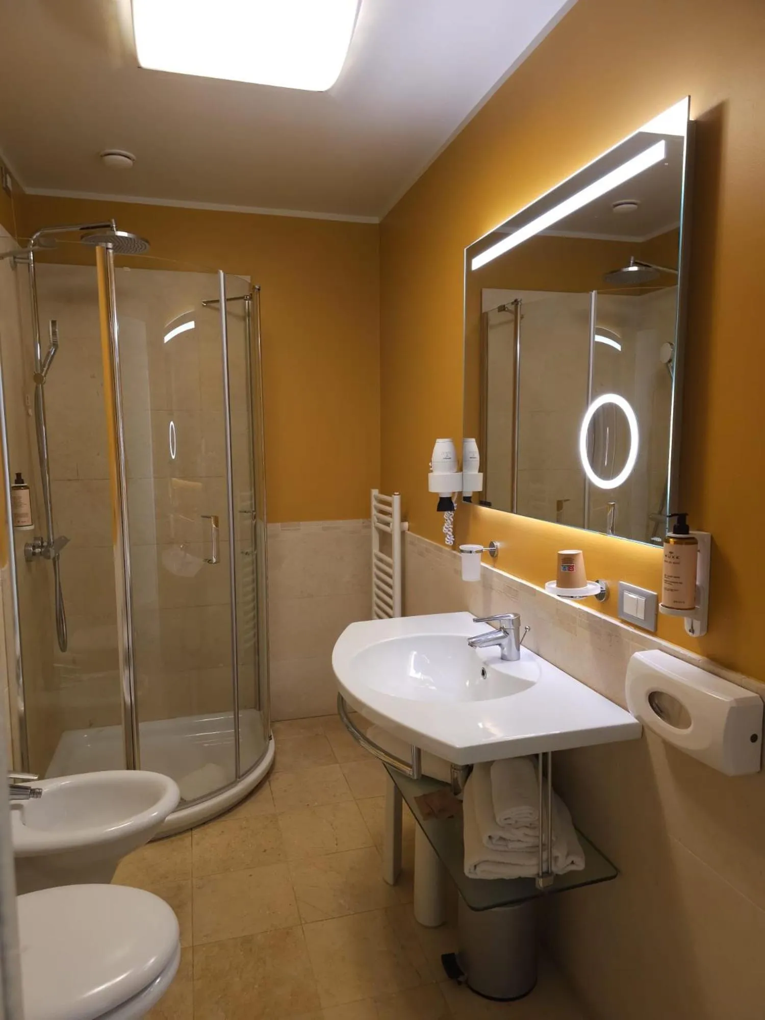 Bathroom in Mercure Rimini Lungomare