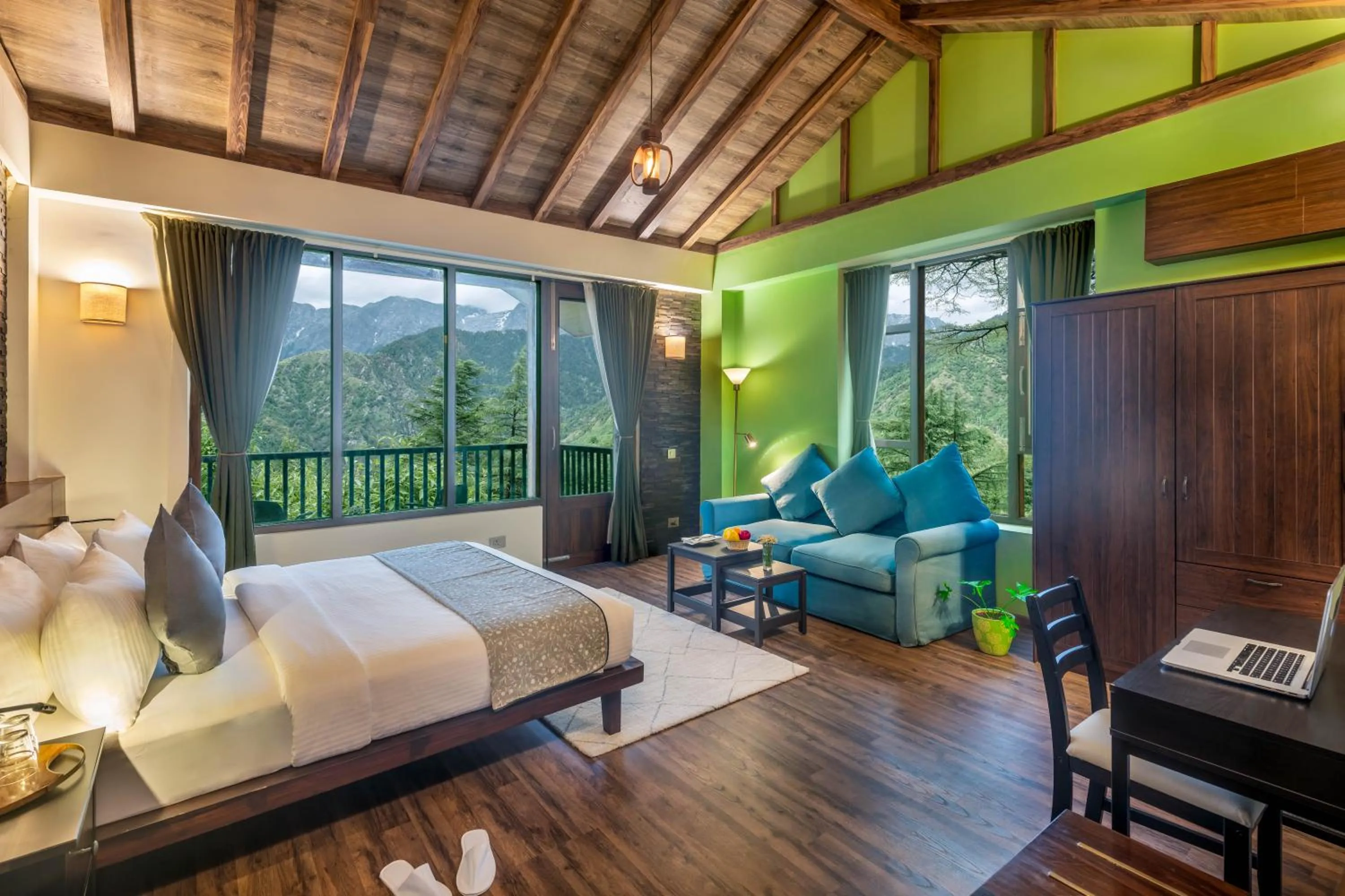 View (from property/room), Bed in Hotel Eagles Nest