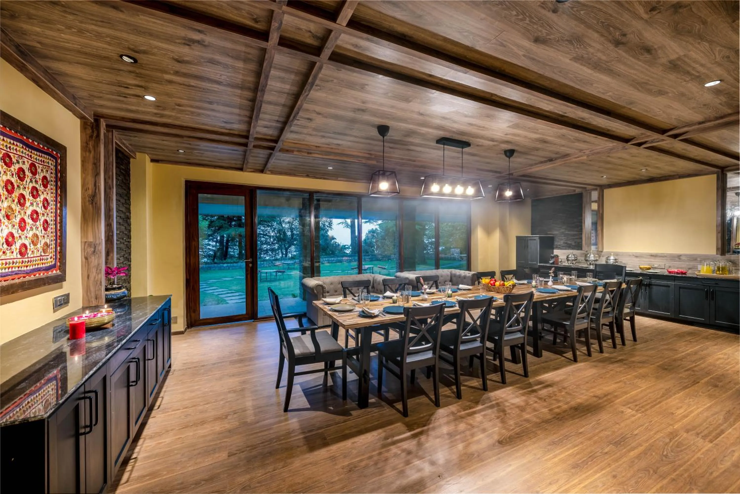 Restaurant/places to eat in Hotel Eagles Nest