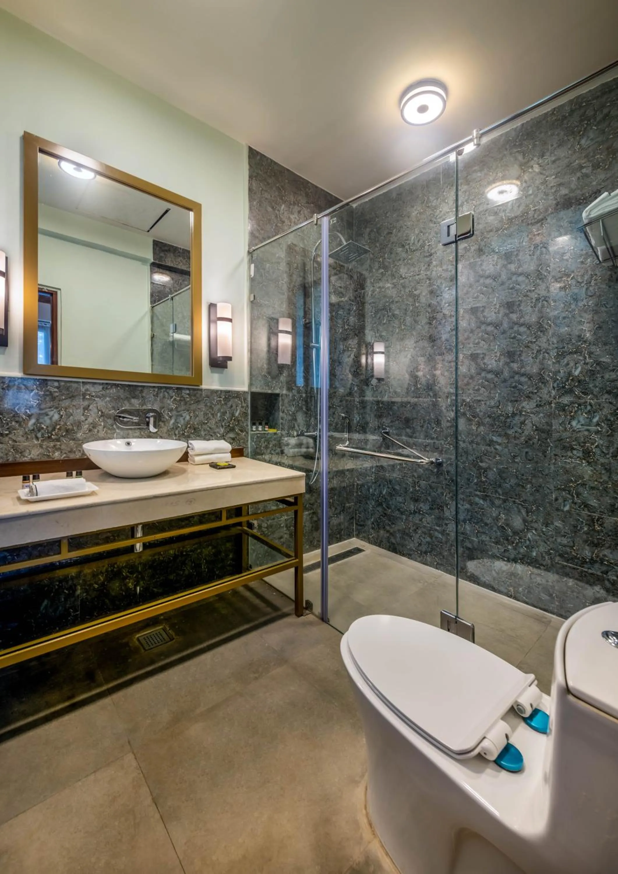 Bathroom in Hotel Eagles Nest