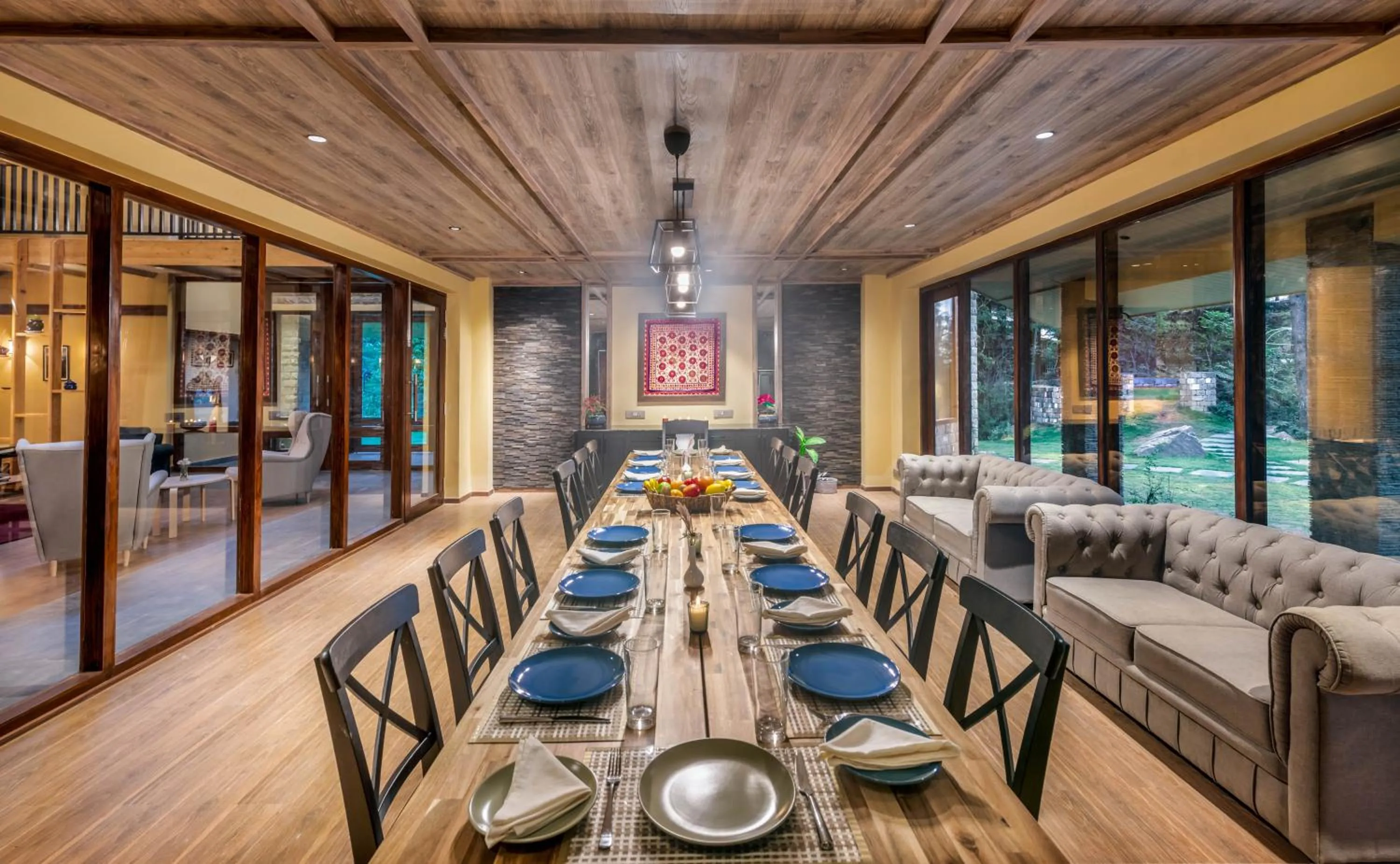 Restaurant/places to eat in Hotel Eagles Nest