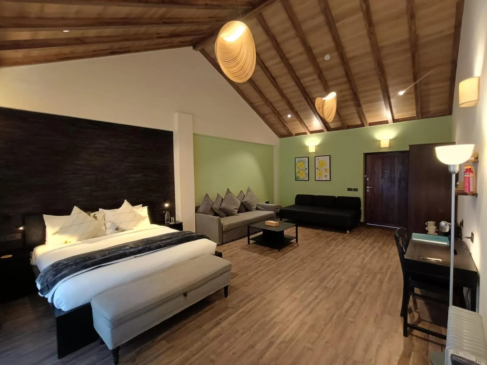 Bed in Hotel Eagles Nest