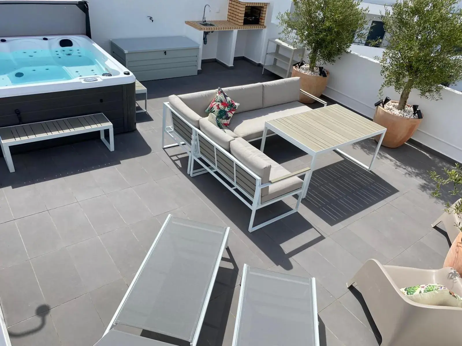 Luxury Two Bedroom Apartment with Private Roof Terrace and Hot Tub Luxury Two Bedroom Apartment with Private Roof Terrace and Hot Tub