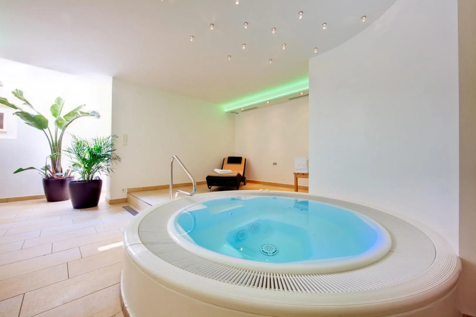 Hot Tub in Hotel Gartenresidence Zea Curtis