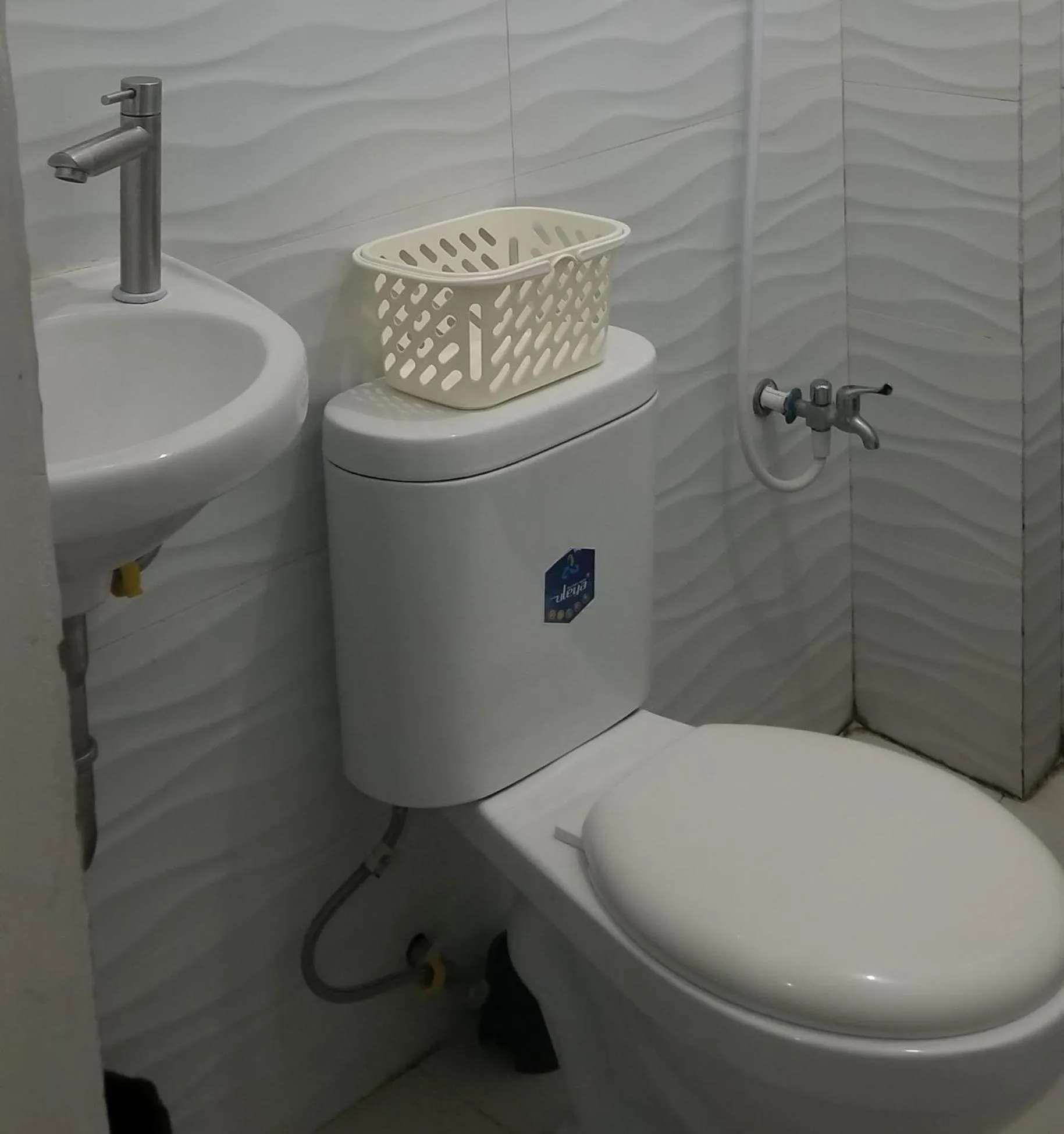 Toilet in Innsite Room Rentals