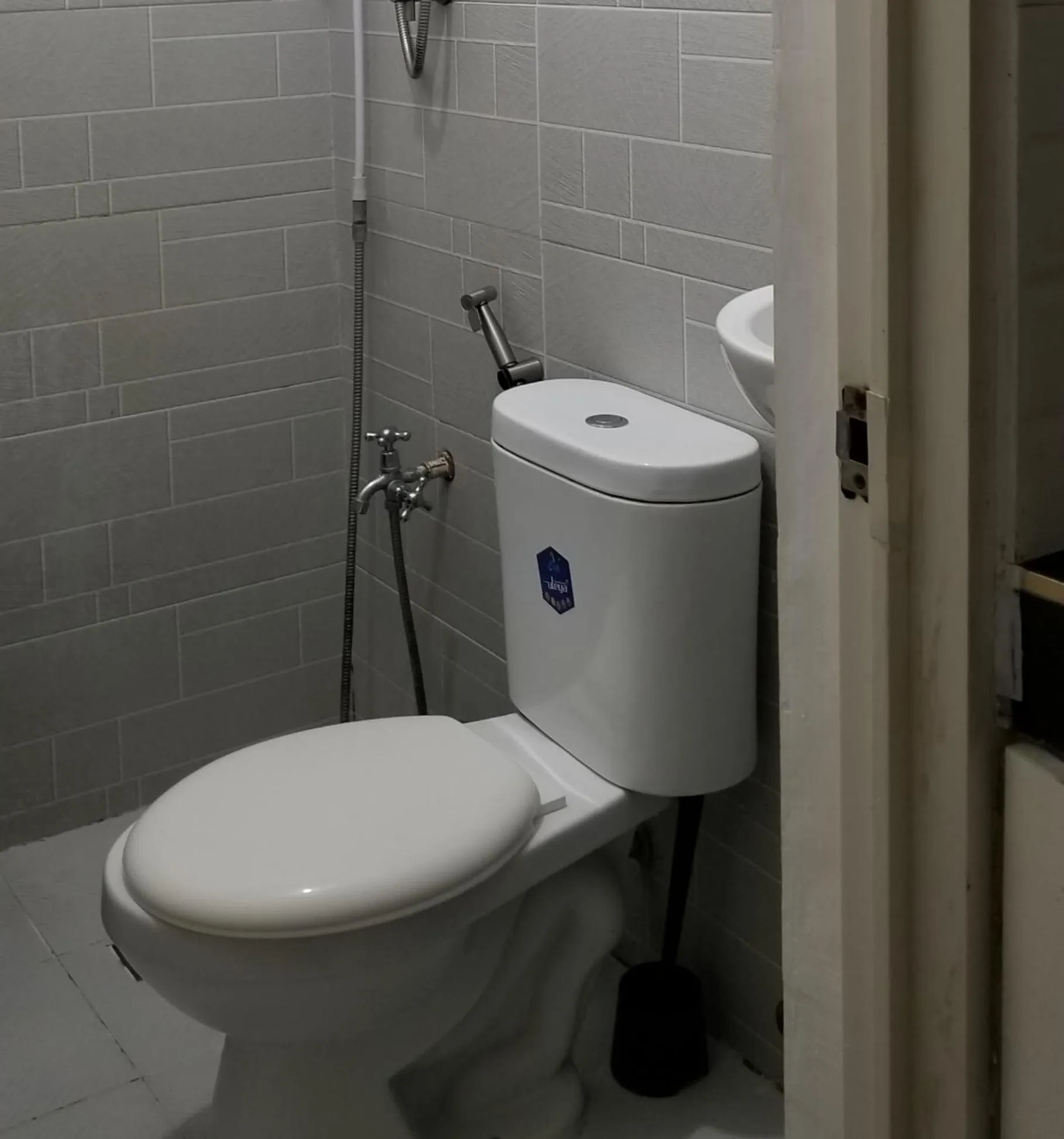 Toilet in Innsite Room Rentals