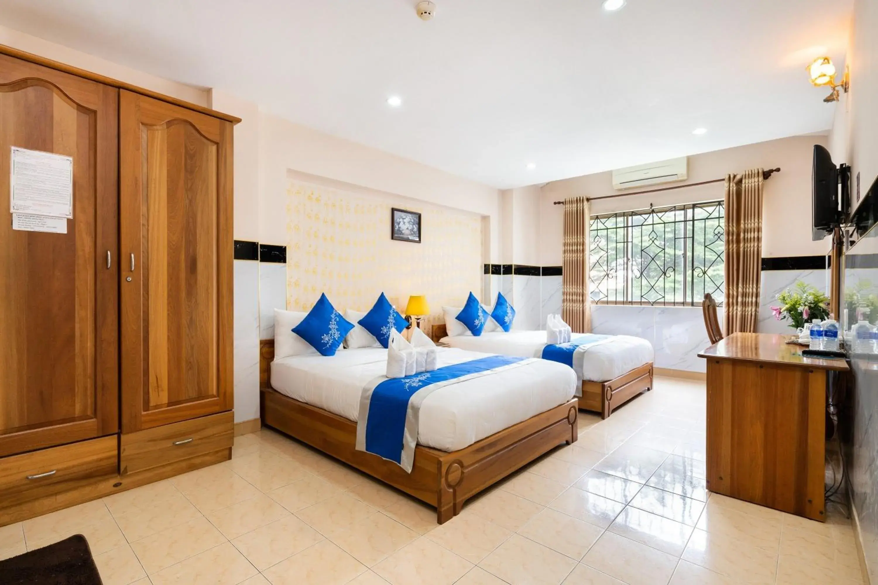 Quadruple Room with Private Bathroom in KHÁCH SẠN HỒNG PHÁT Quadruple Room with Private Bathroom in KHÁCH SẠN HỒNG PHÁT