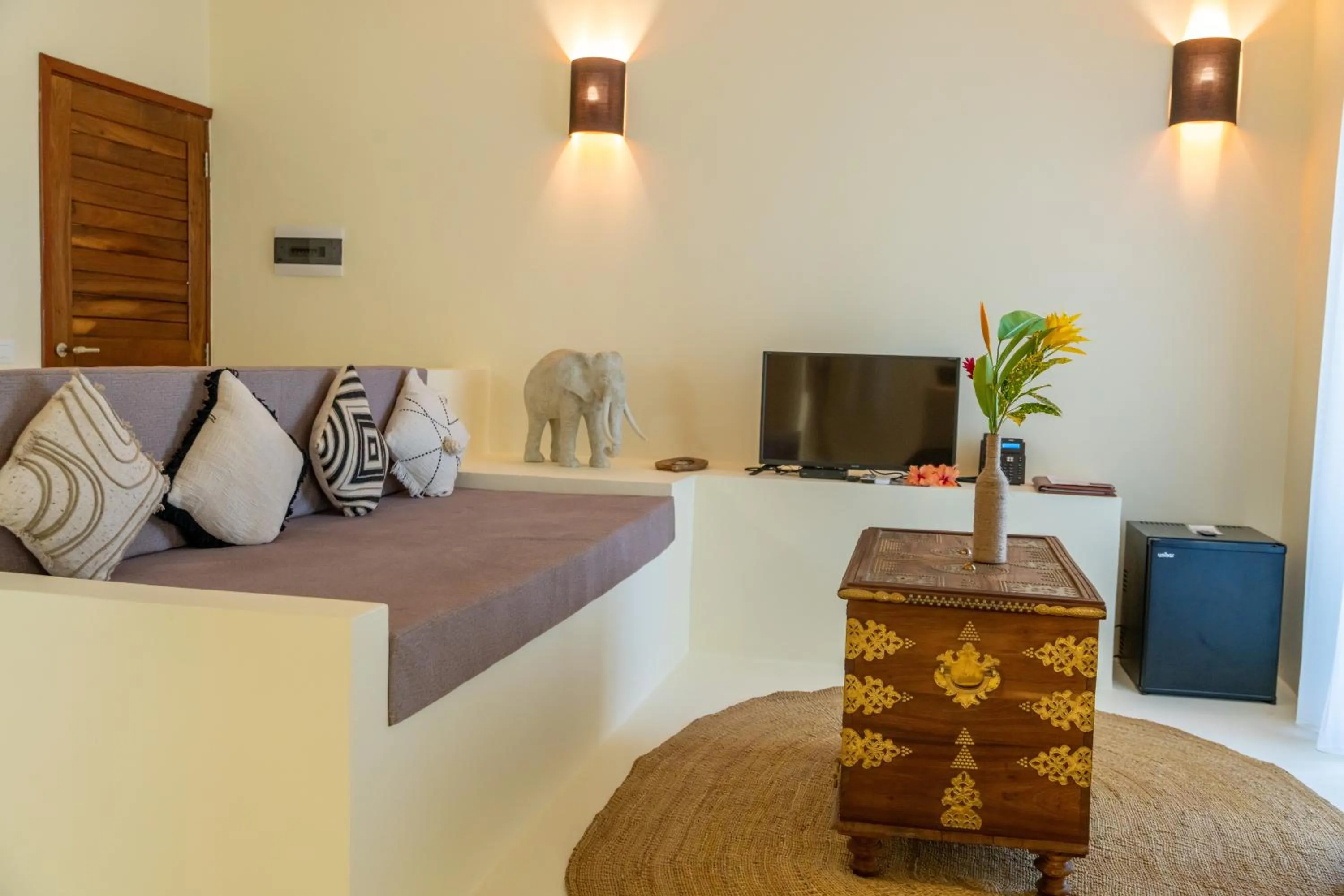 TV and multimedia in Alma Boutique Hotel