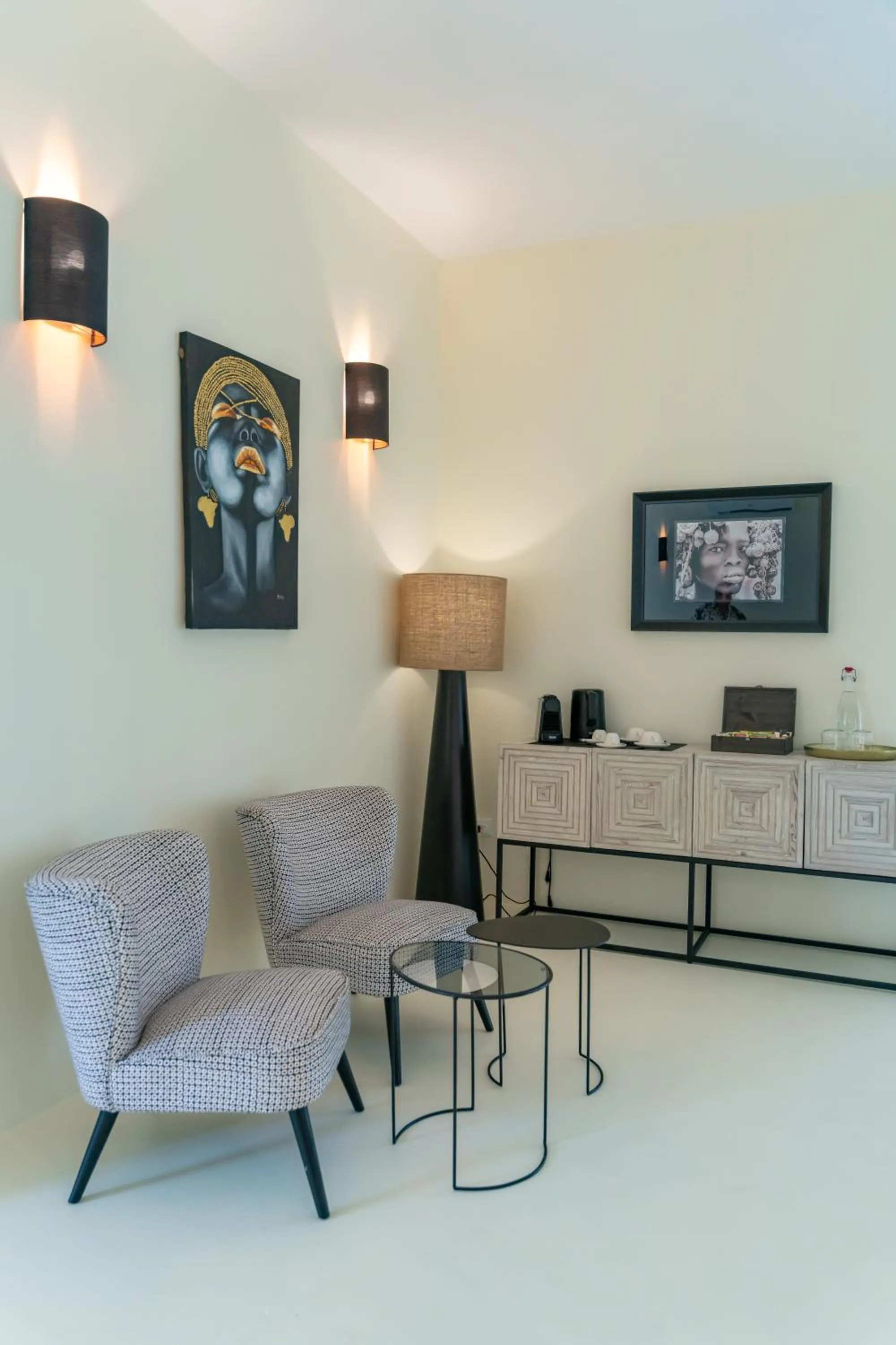 Coffee/tea facilities in Alma Boutique Hotel