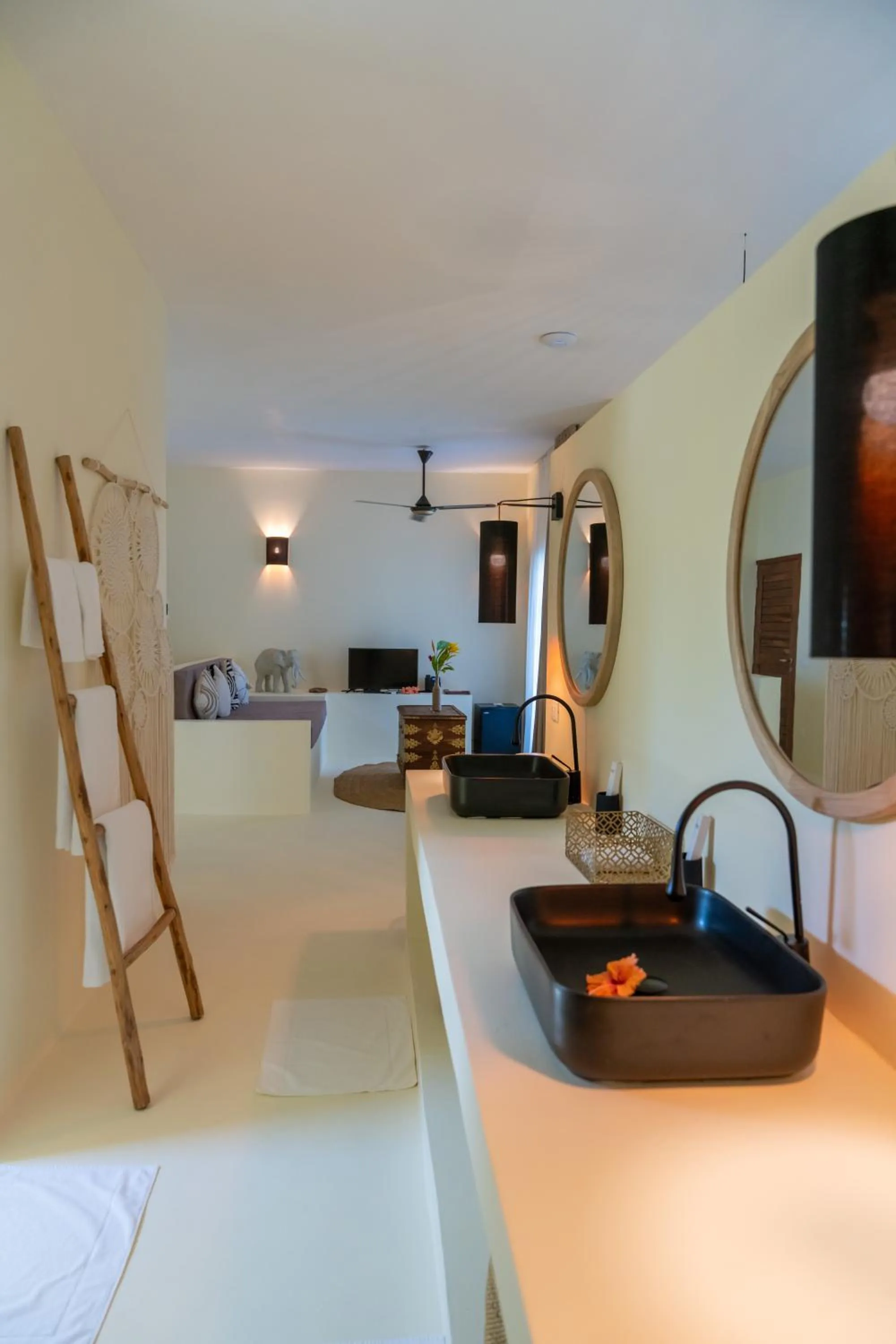 Bathroom, Bed in Alma Boutique Hotel
