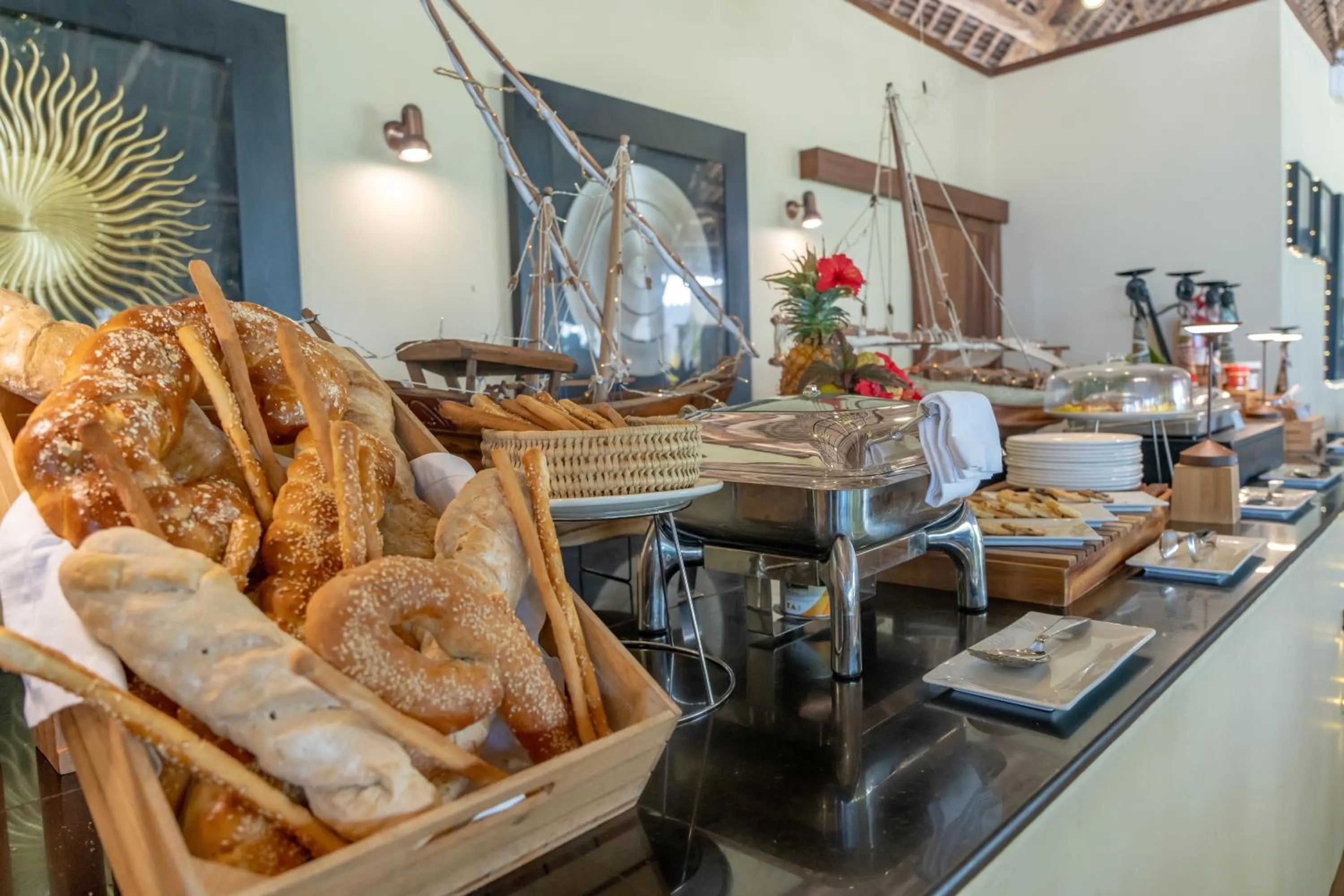 Restaurant/places to eat in Alma Boutique Hotel