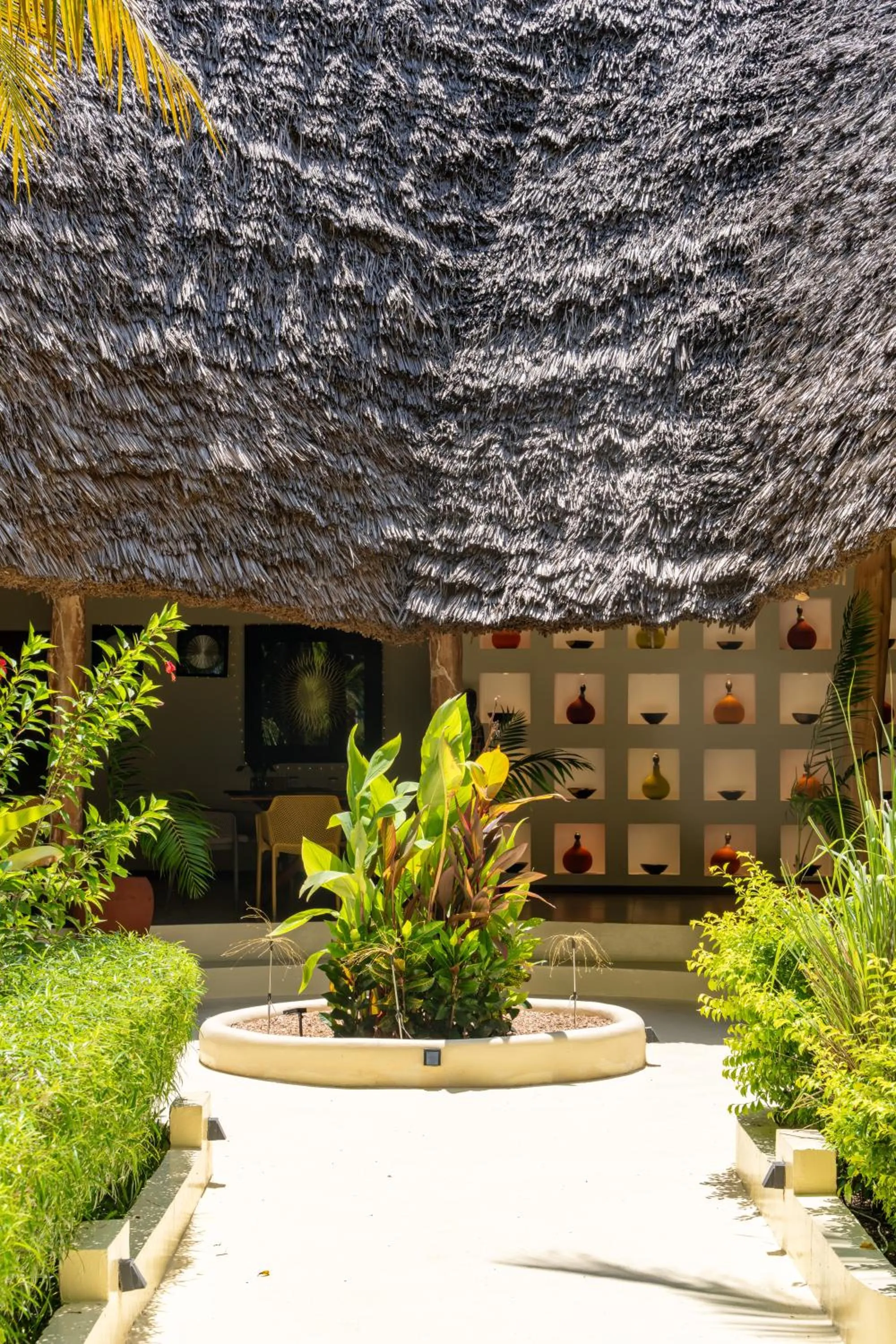 Restaurant/places to eat in Alma Boutique Hotel