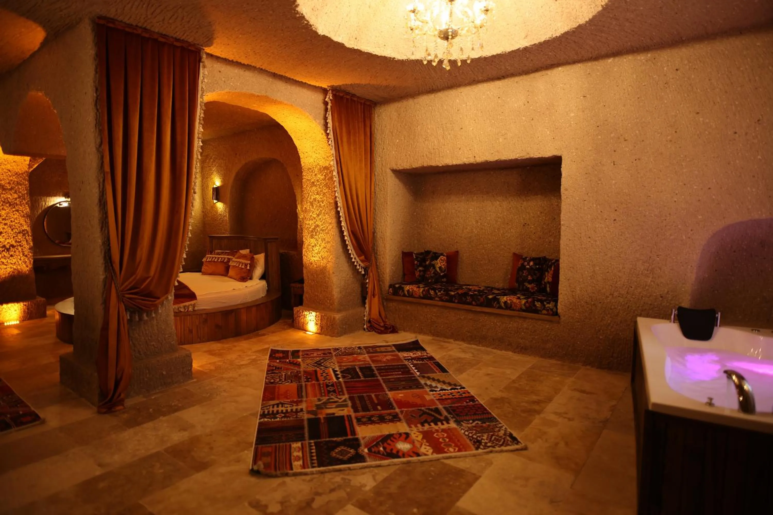 Photo of the whole room, Bed in La Fairy Cappadocia