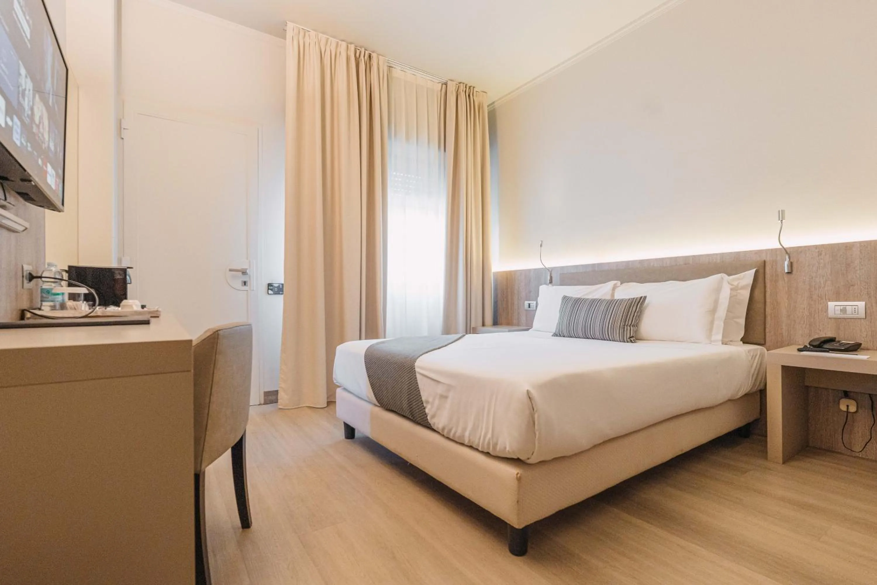 Bedroom, Bed in Living Hotel Milano